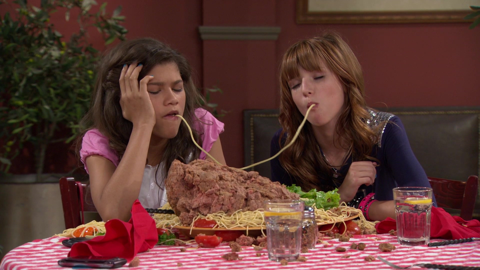 Shake_It_Up_S01E02_1080p_BTD_002525.jpg