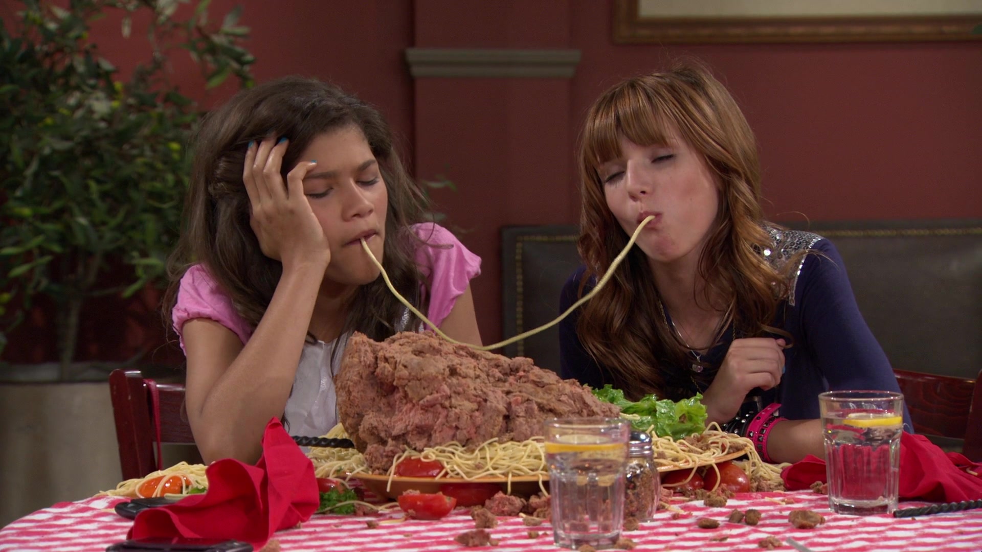 Shake_It_Up_S01E02_1080p_BTD_002526.jpg Shake_It_Up_S01E02_1080p_BTD_002526.jpg