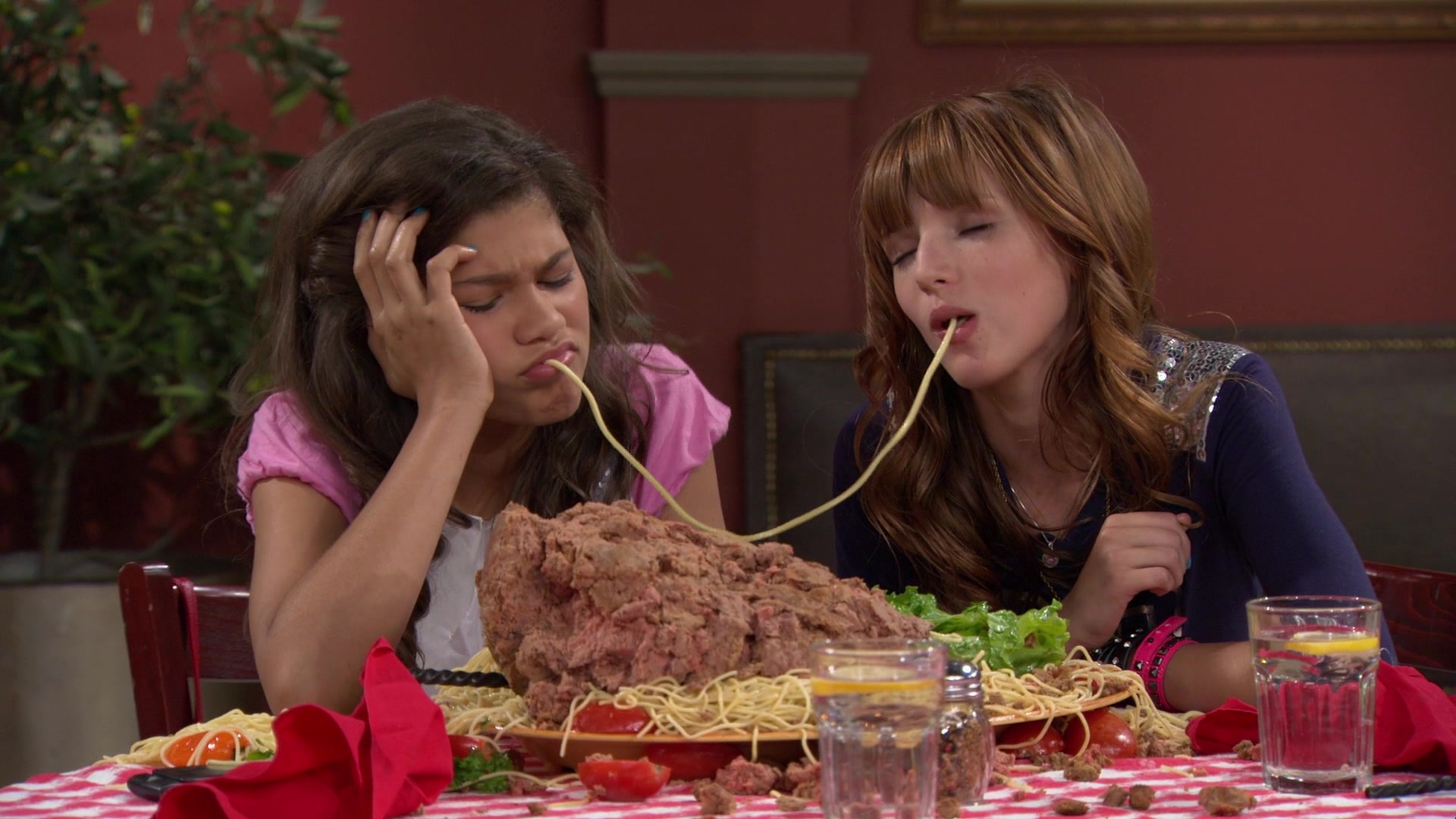 Shake_It_Up_S01E02_1080p_BTD_002528.jpg Shake_It_Up_S01E02_1080p_BTD_002528.jpg