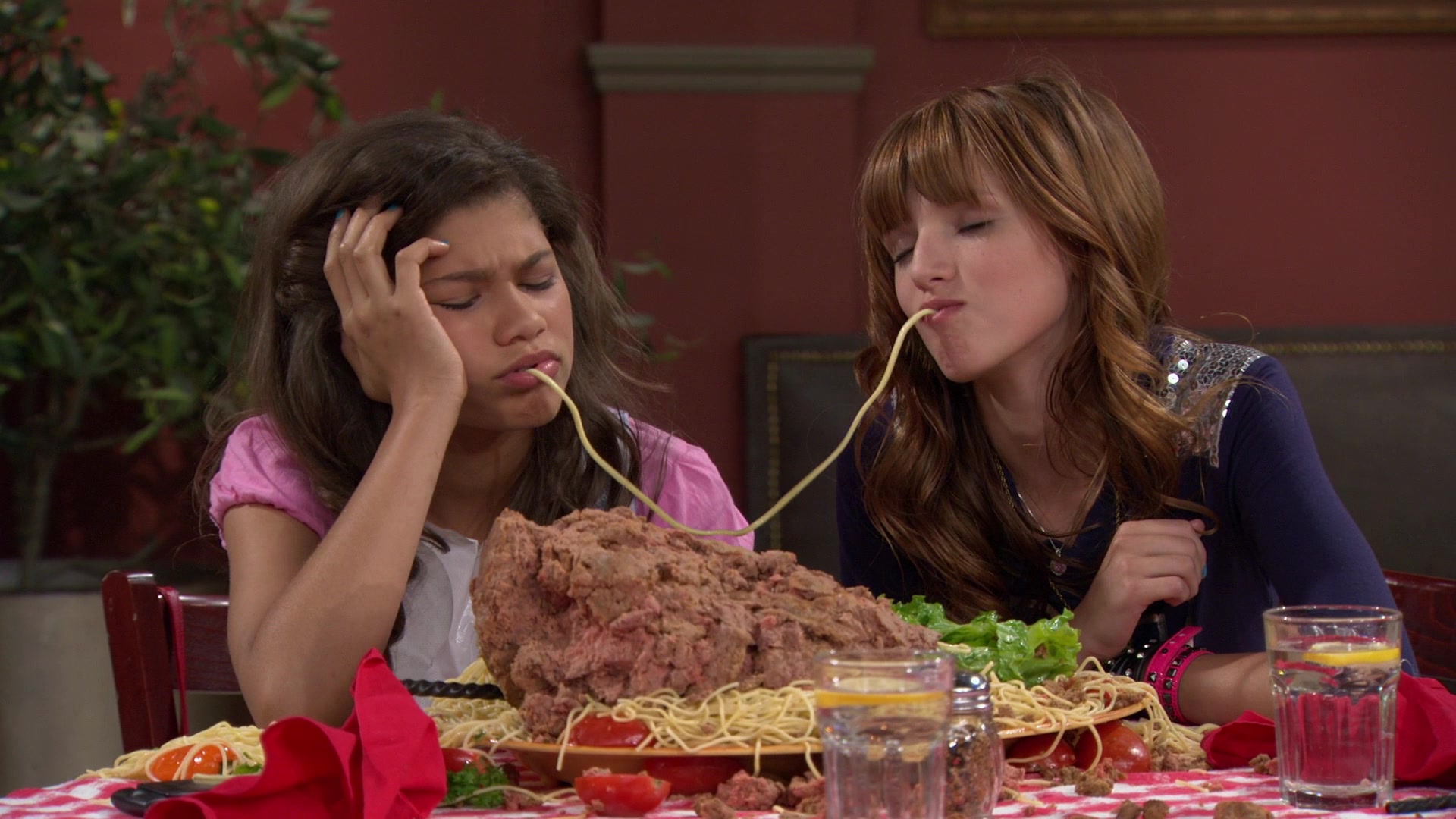Shake_It_Up_S01E02_1080p_BTD_002529.jpg Shake_It_Up_S01E02_1080p_BTD_002529.jpg