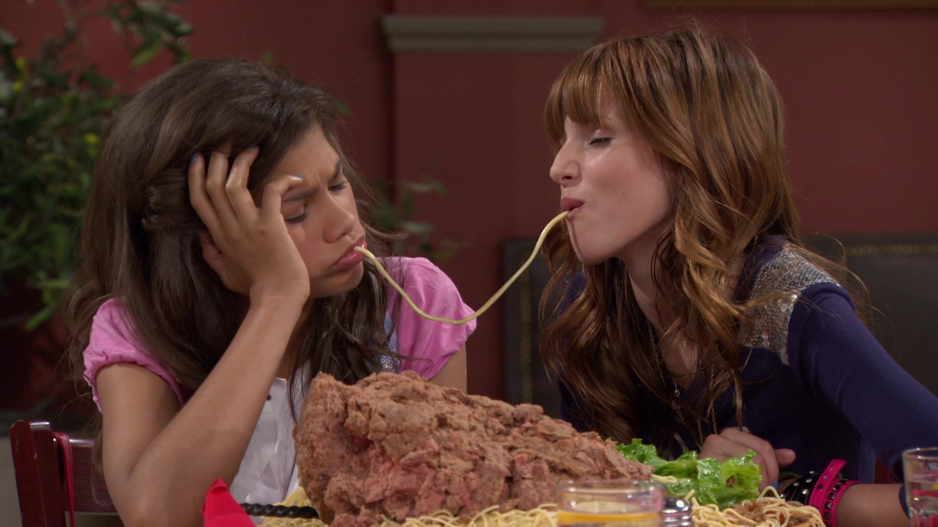 Shake_It_Up_S01E02_1080p_BTD_002536.jpg
