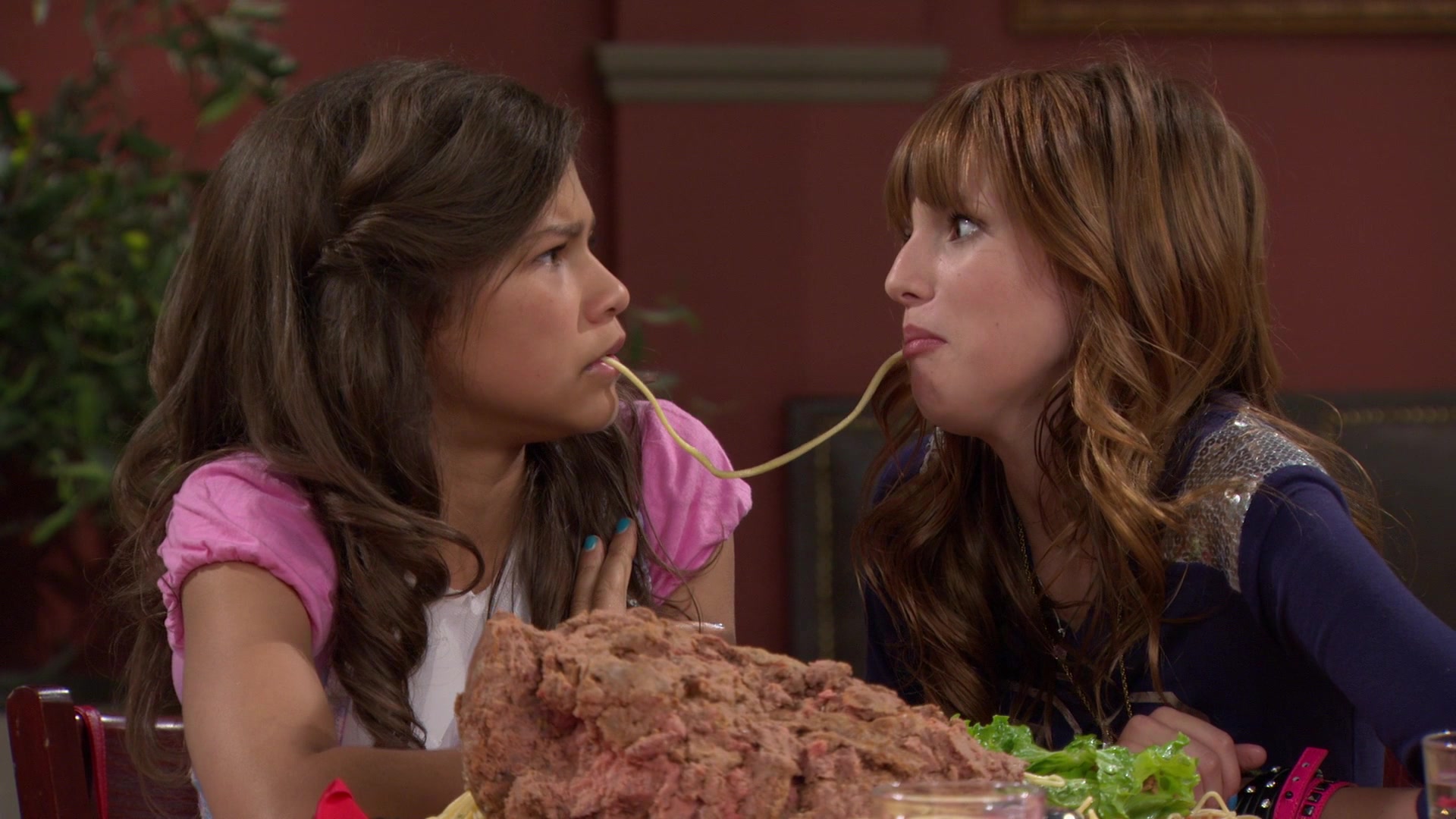 Shake_It_Up_S01E02_1080p_BTD_002543.jpg Shake_It_Up_S01E02_1080p_BTD_002543.jpg