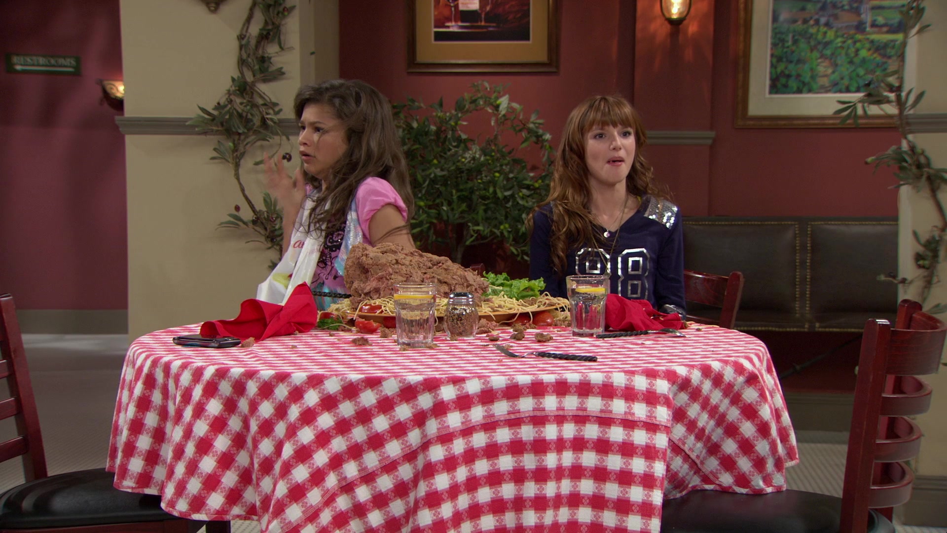 Shake_It_Up_S01E02_1080p_BTD_002548.jpg Shake_It_Up_S01E02_1080p_BTD_002548.jpg