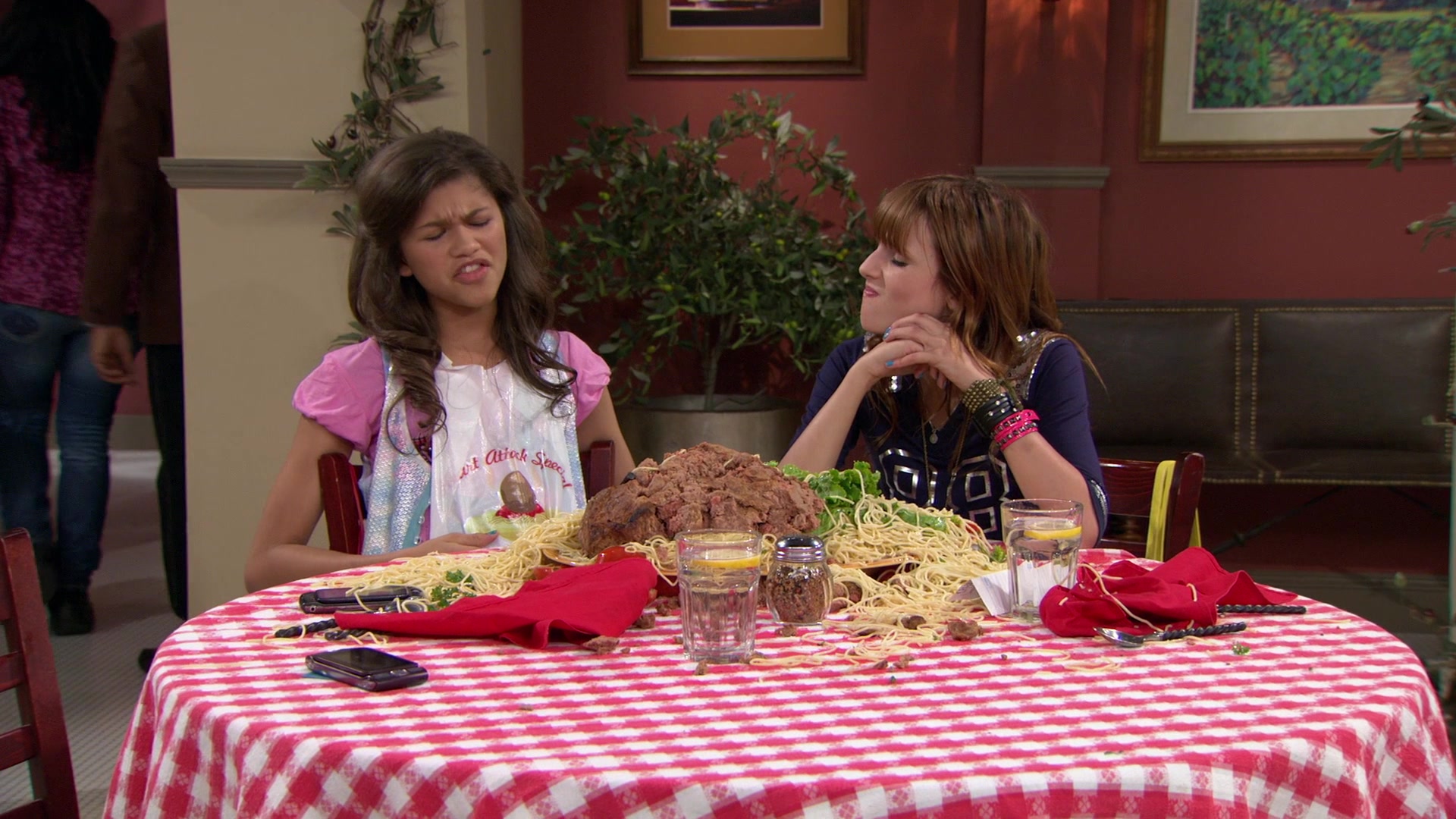 Shake_It_Up_S01E02_1080p_BTD_002685.jpg Shake_It_Up_S01E02_1080p_BTD_002685.jpg