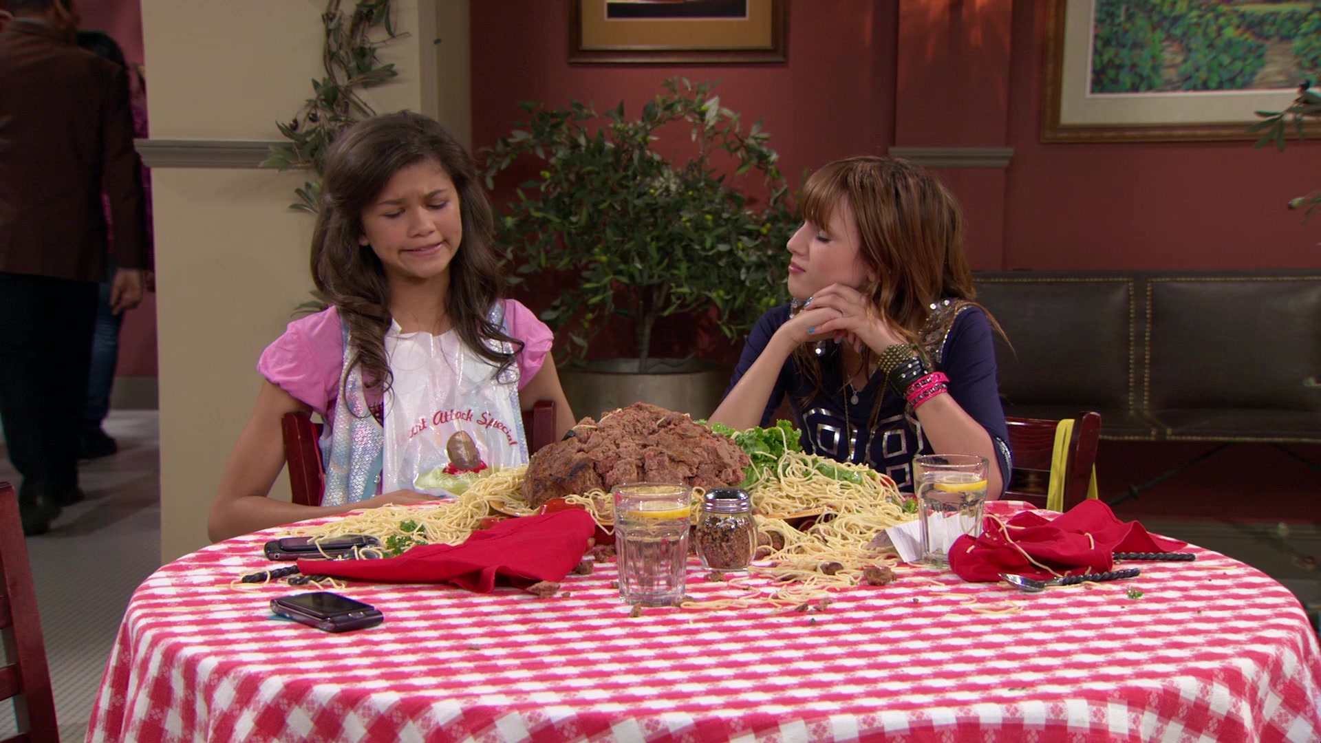 Shake_It_Up_S01E02_1080p_BTD_002690.jpg Shake_It_Up_S01E02_1080p_BTD_002690.jpg