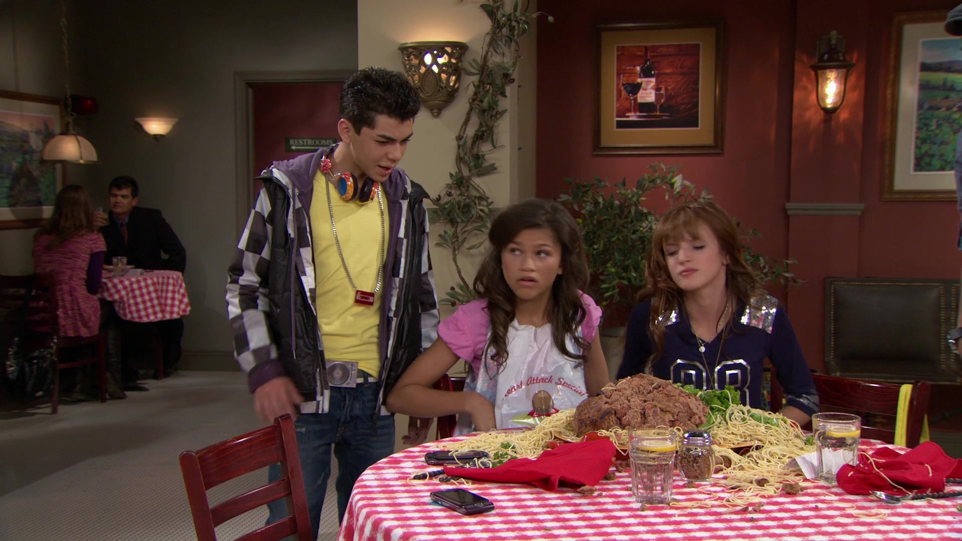 Shake_It_Up_S01E02_1080p_BTD_002725.jpg Shake_It_Up_S01E02_1080p_BTD_002725.jpg
