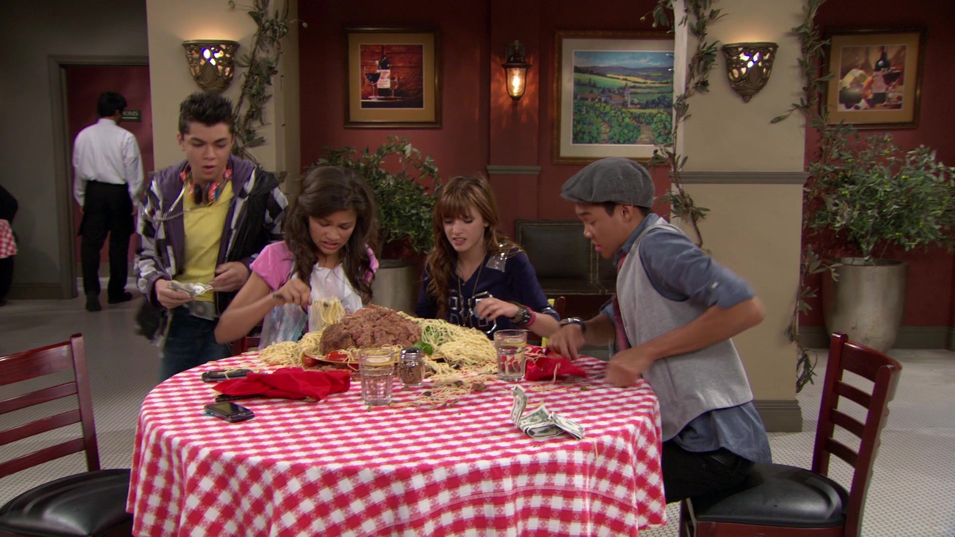 Shake_It_Up_S01E02_1080p_BTD_002818.jpg Shake_It_Up_S01E02_1080p_BTD_002818.jpg