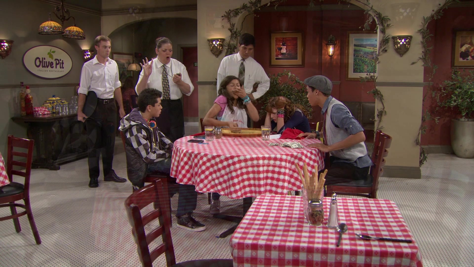 Shake_It_Up_S01E02_1080p_BTD_002821.jpg Shake_It_Up_S01E02_1080p_BTD_002821.jpg