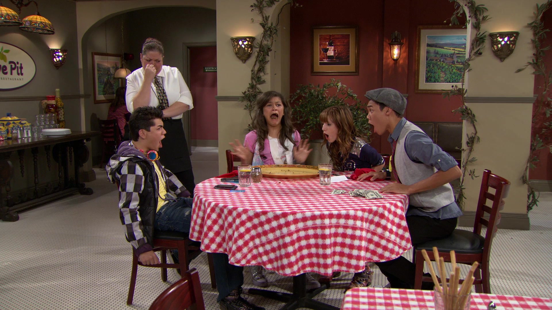Shake_It_Up_S01E02_1080p_BTD_002868.jpg Shake_It_Up_S01E02_1080p_BTD_002868.jpg