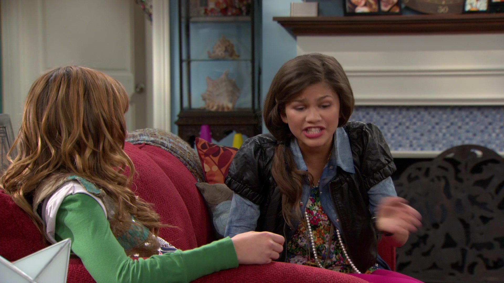 Shake_It_Up_S01E03_1080p_BTD_001384.jpg