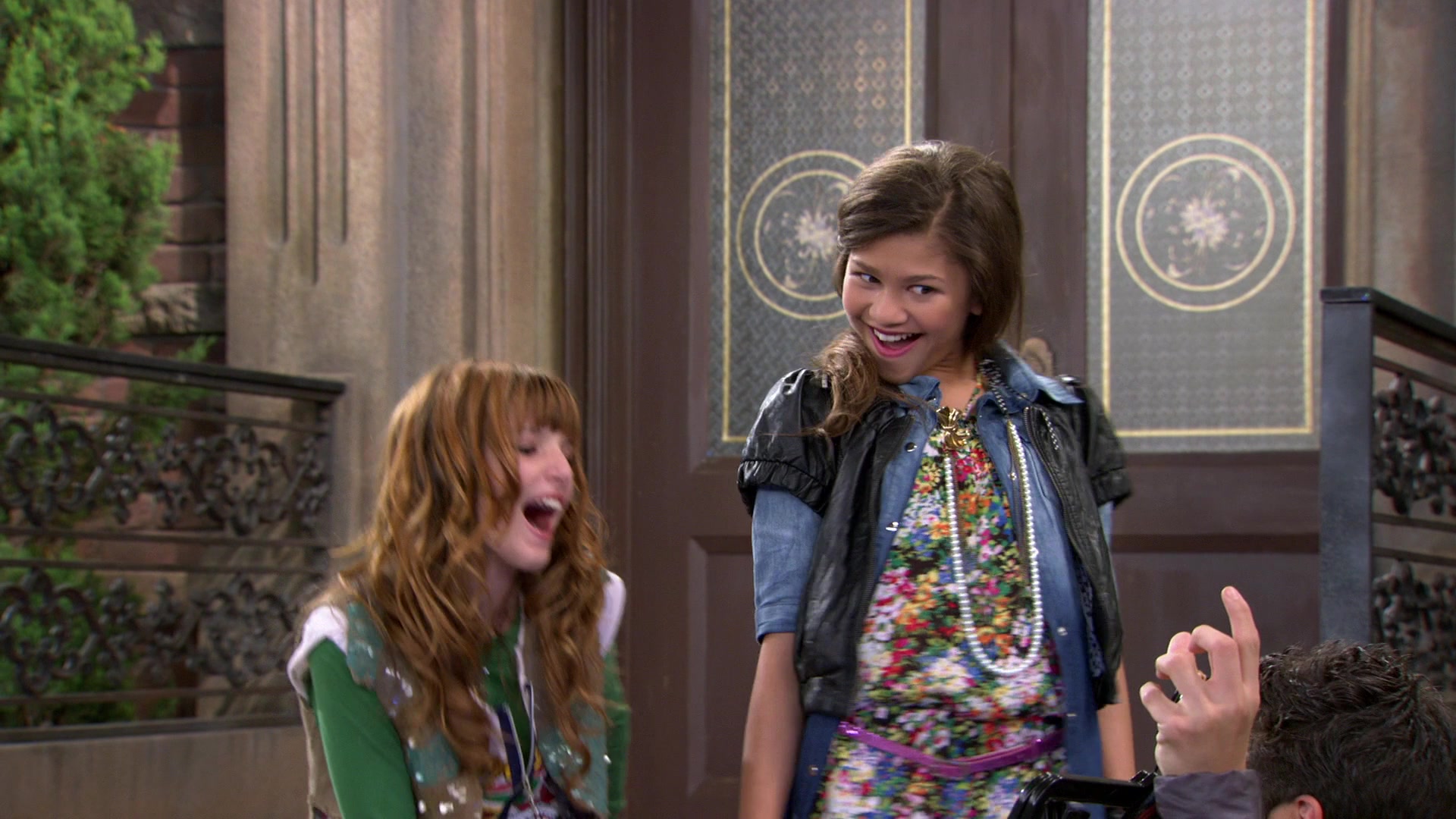 Shake_It_Up_S01E03_1080p_BTD_001527.jpg Shake_It_Up_S01E03_1080p_BTD_001527.jpg