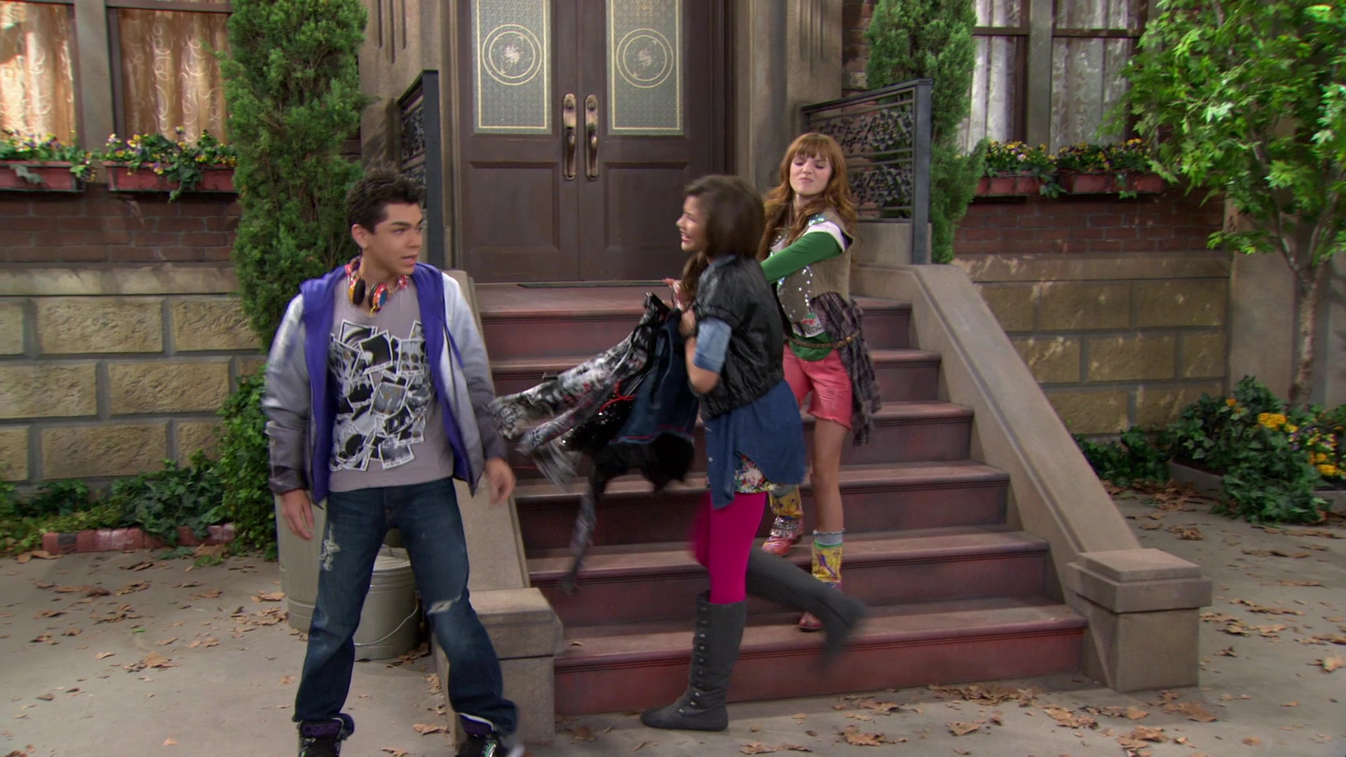 Shake_It_Up_S01E03_1080p_BTD_001570.jpg Shake_It_Up_S01E03_1080p_BTD_001570.jpg