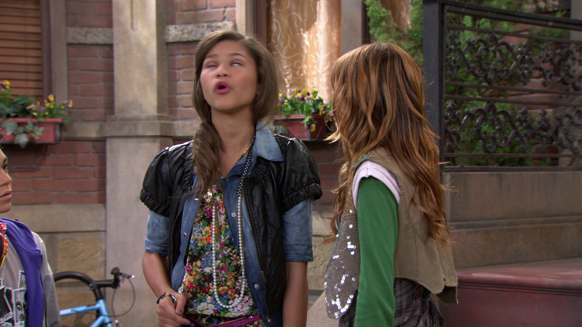 Shake_It_Up_S01E03_1080p_BTD_001609.jpg Shake_It_Up_S01E03_1080p_BTD_001609.jpg