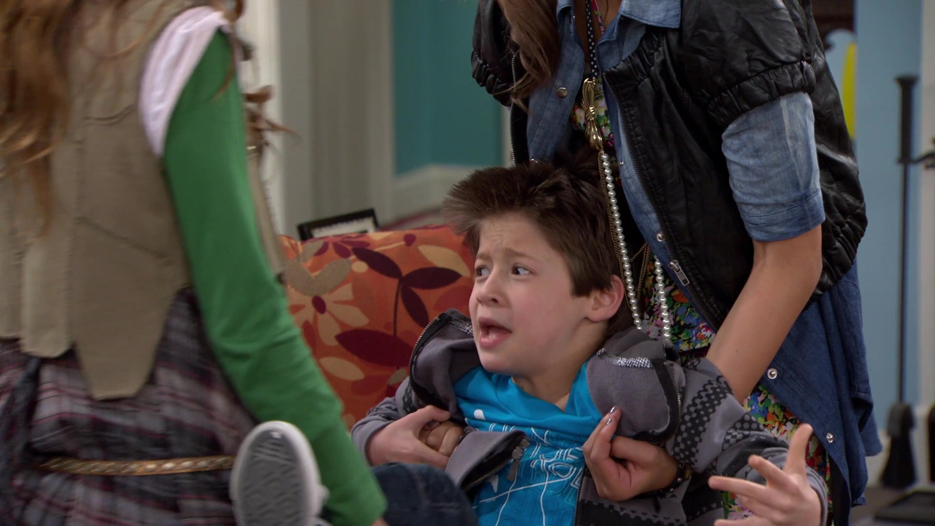 Shake_It_Up_S01E03_1080p_BTD_001701.jpg Shake_It_Up_S01E03_1080p_BTD_001701.jpg