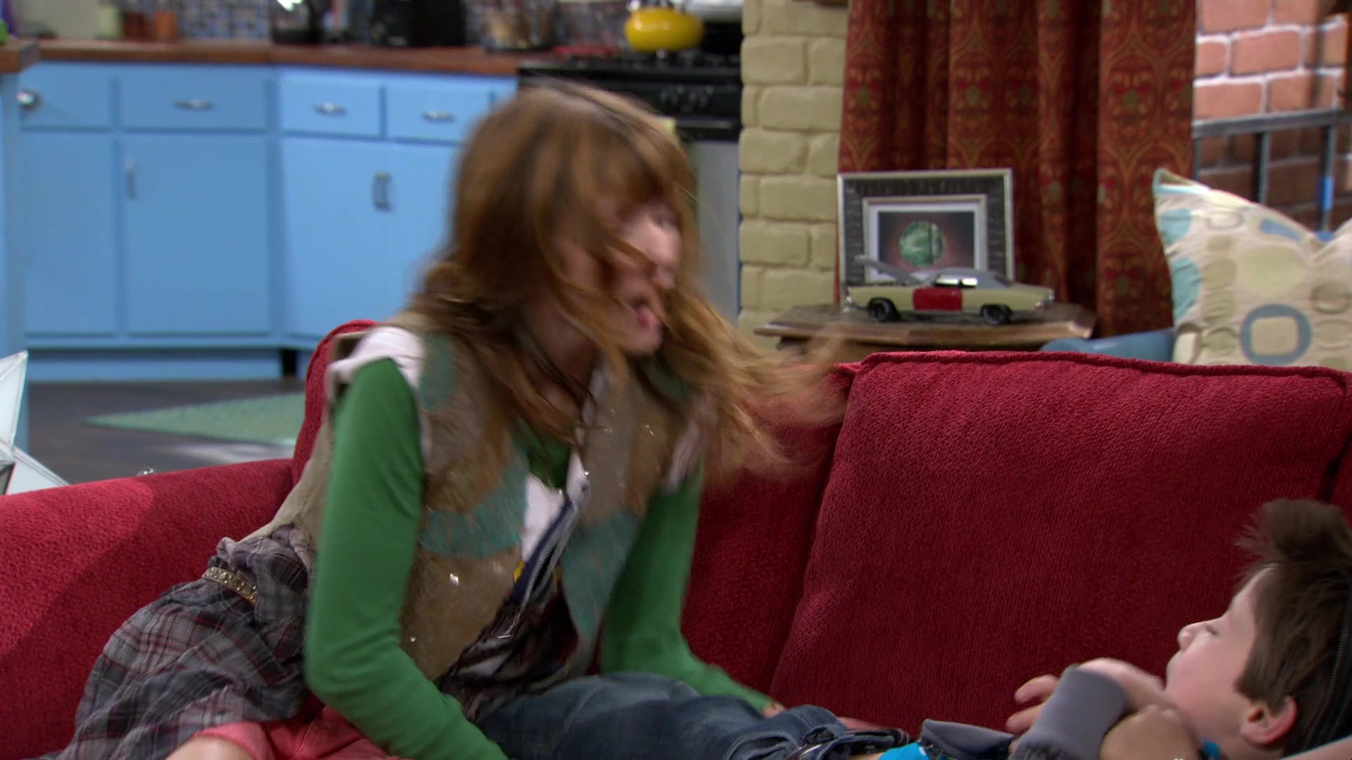 Shake_It_Up_S01E03_1080p_BTD_001712.jpg