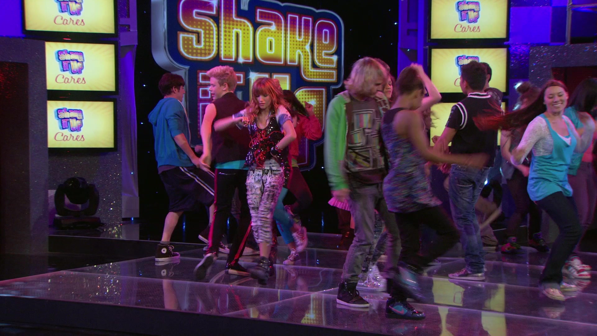 Shake_It_Up_S01E03_1080p_BTD_001996.jpg Shake_It_Up_S01E03_1080p_BTD_001996.jpg