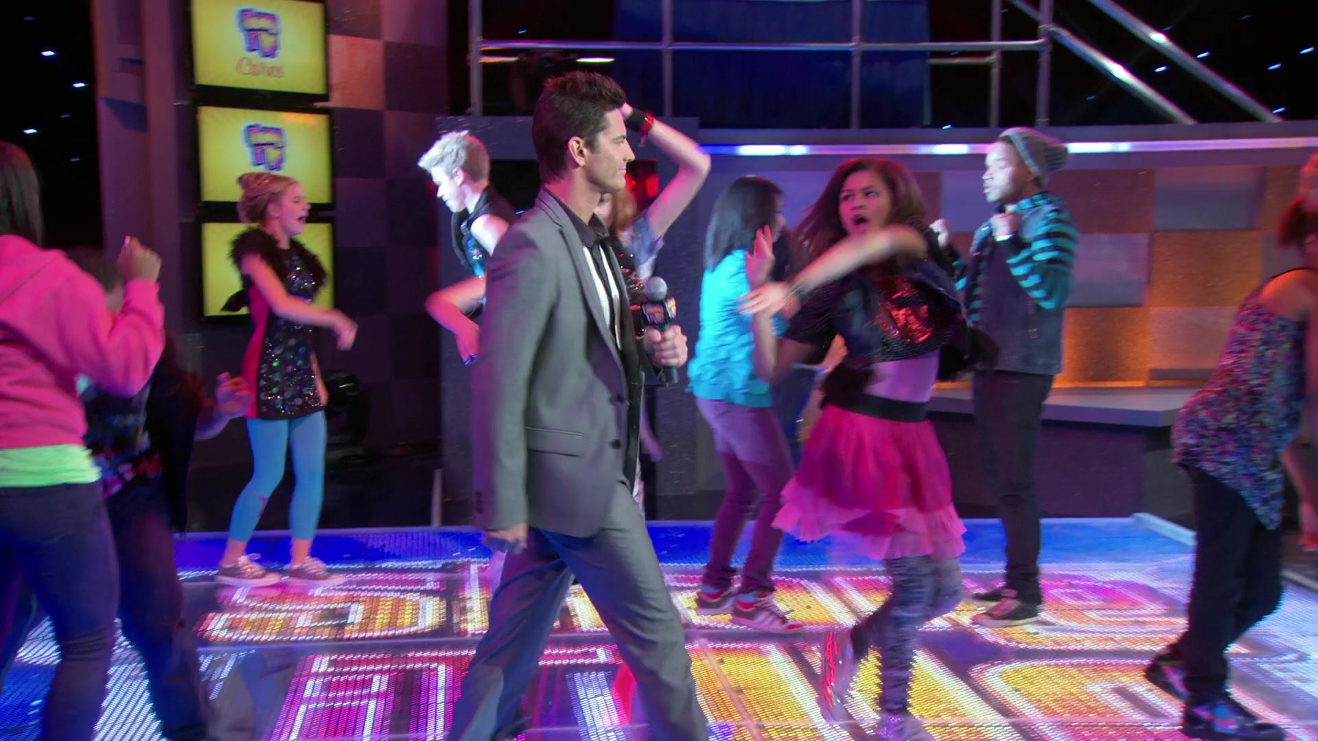 Shake_It_Up_S01E03_1080p_BTD_002364.jpg Shake_It_Up_S01E03_1080p_BTD_002364.jpg