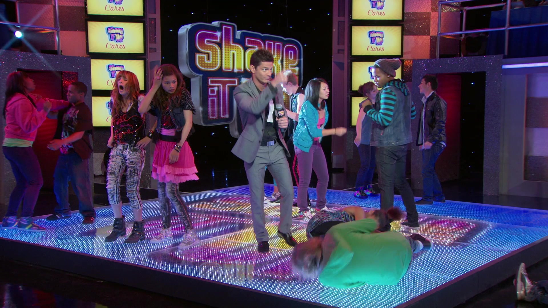 Shake_It_Up_S01E03_1080p_BTD_002378.jpg Shake_It_Up_S01E03_1080p_BTD_002378.jpg
