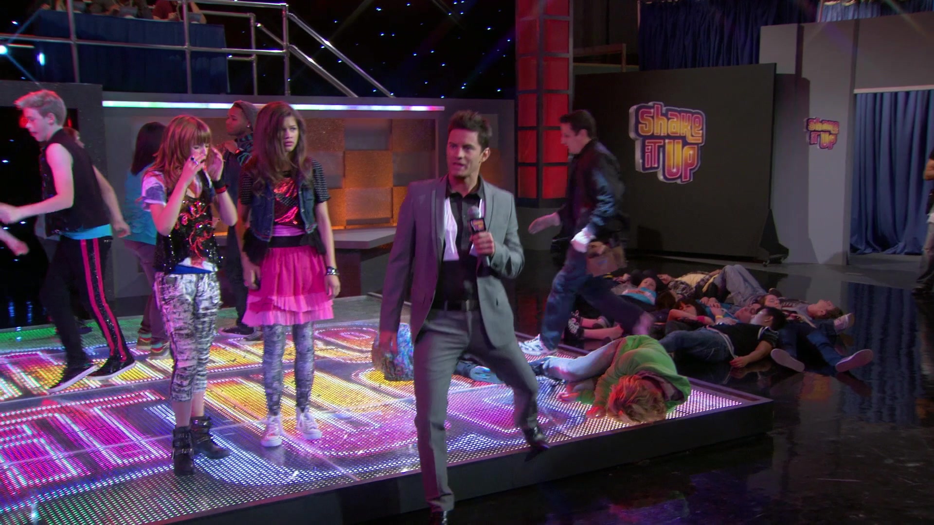 Shake_It_Up_S01E03_1080p_BTD_002383.jpg Shake_It_Up_S01E03_1080p_BTD_002383.jpg