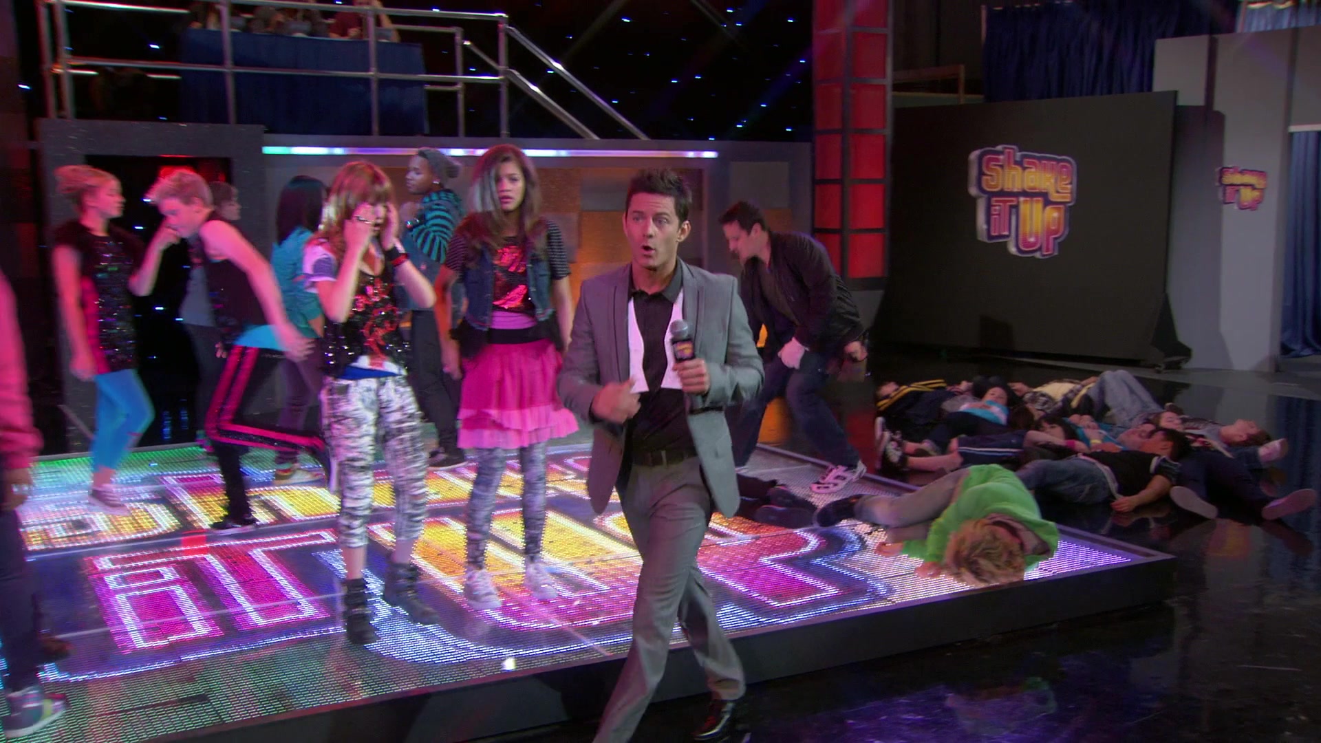 Shake_It_Up_S01E03_1080p_BTD_002384.jpg