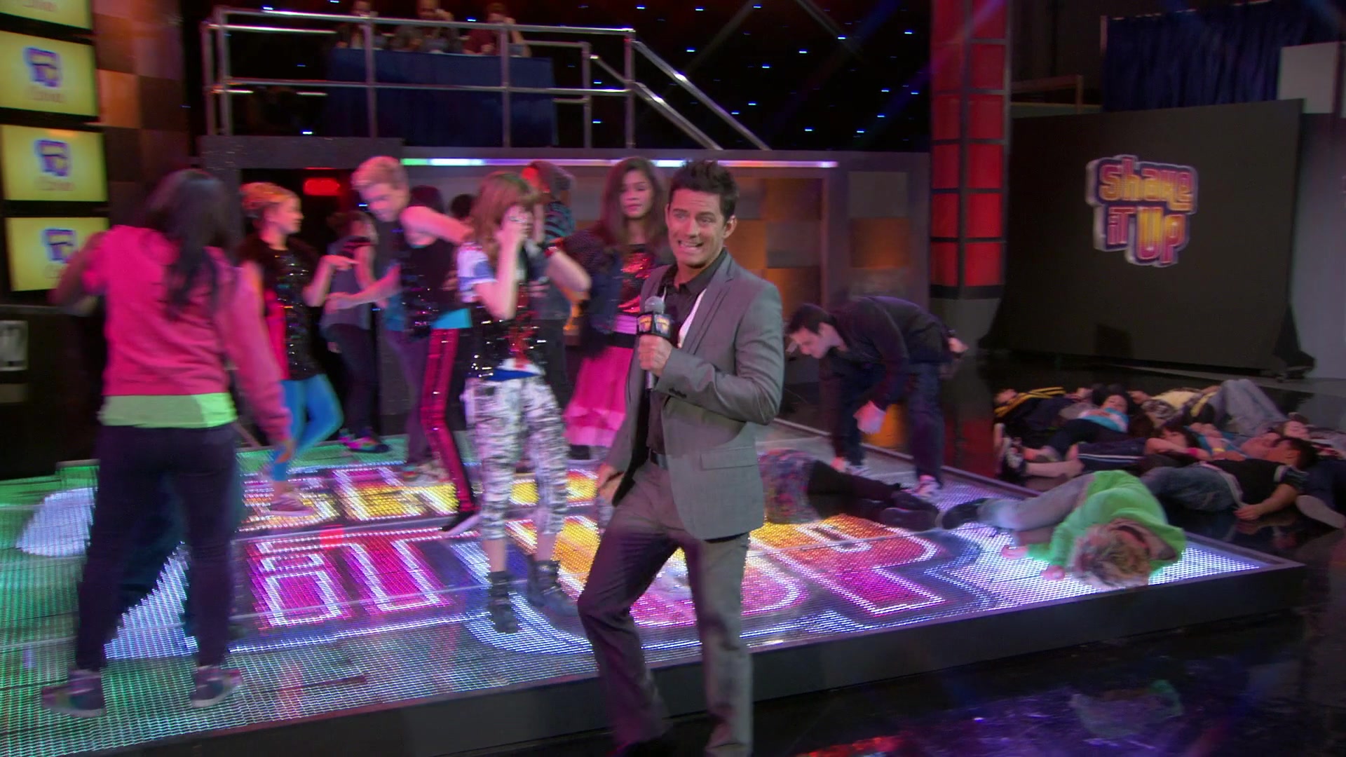 Shake_It_Up_S01E03_1080p_BTD_002385.jpg Shake_It_Up_S01E03_1080p_BTD_002385.jpg