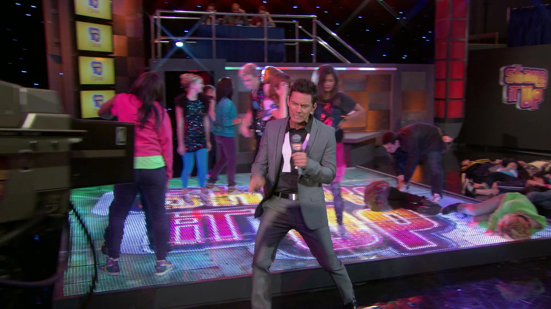 Shake_It_Up_S01E03_1080p_BTD_002386.jpg Shake_It_Up_S01E03_1080p_BTD_002386.jpg