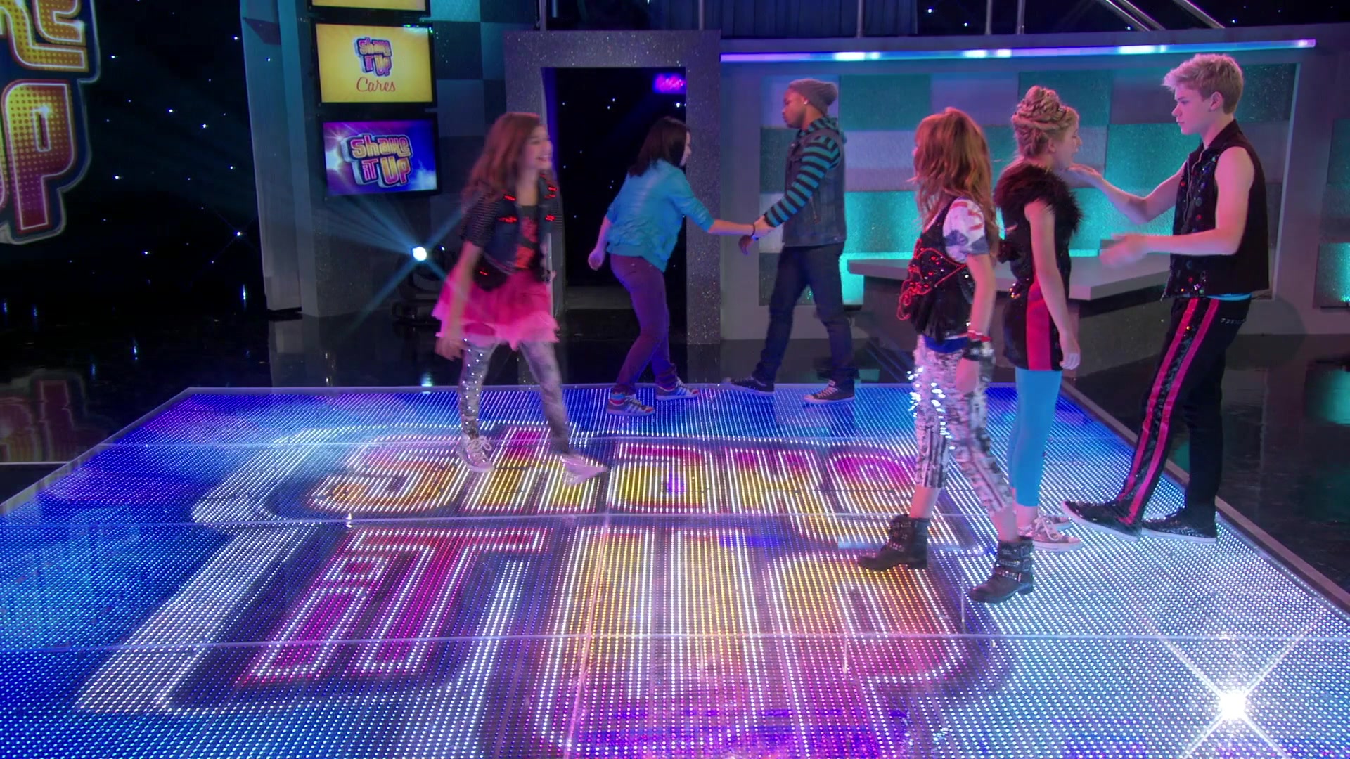 Shake_It_Up_S01E03_1080p_BTD_002691.jpg Shake_It_Up_S01E03_1080p_BTD_002691.jpg