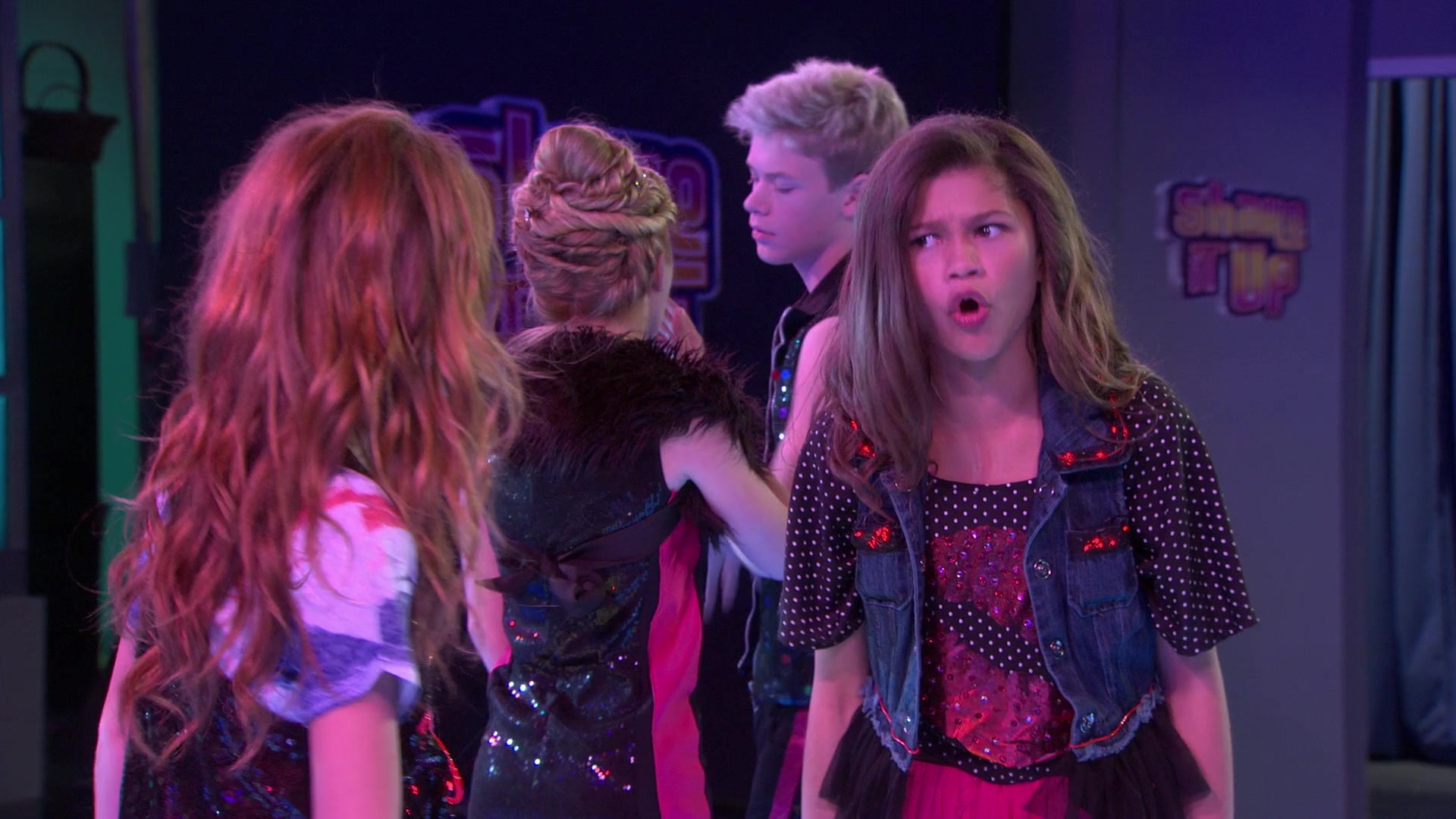 Shake_It_Up_S01E03_1080p_BTD_002705.jpg Shake_It_Up_S01E03_1080p_BTD_002705.jpg