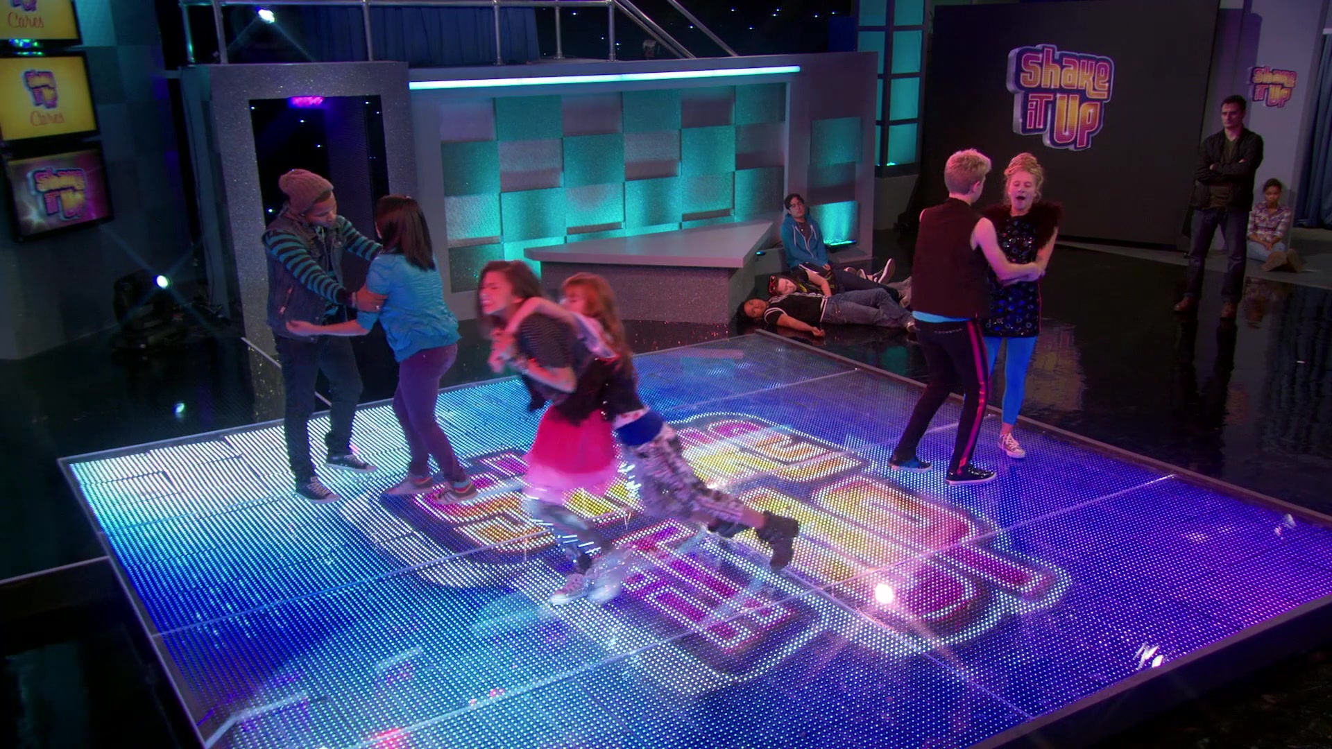 Shake_It_Up_S01E03_1080p_BTD_002787.jpg Shake_It_Up_S01E03_1080p_BTD_002787.jpg
