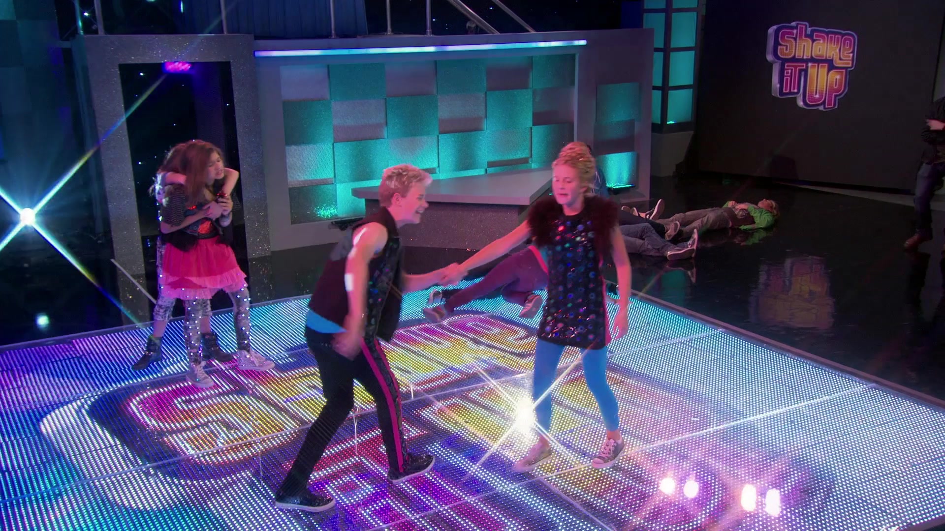Shake_It_Up_S01E03_1080p_BTD_002828.jpg Shake_It_Up_S01E03_1080p_BTD_002828.jpg