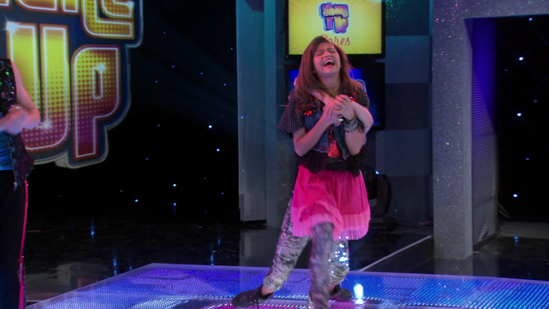 Shake_It_Up_S01E03_1080p_BTD_002871.jpg Shake_It_Up_S01E03_1080p_BTD_002871.jpg