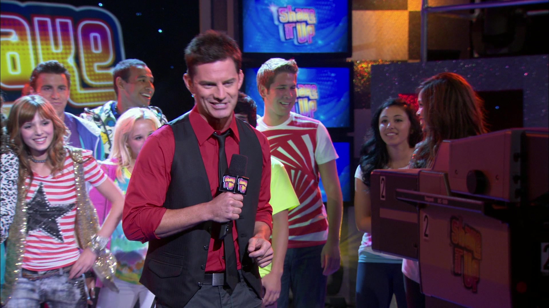 Shake_It_Up_S01E04_1080p_BTD_000123.jpg