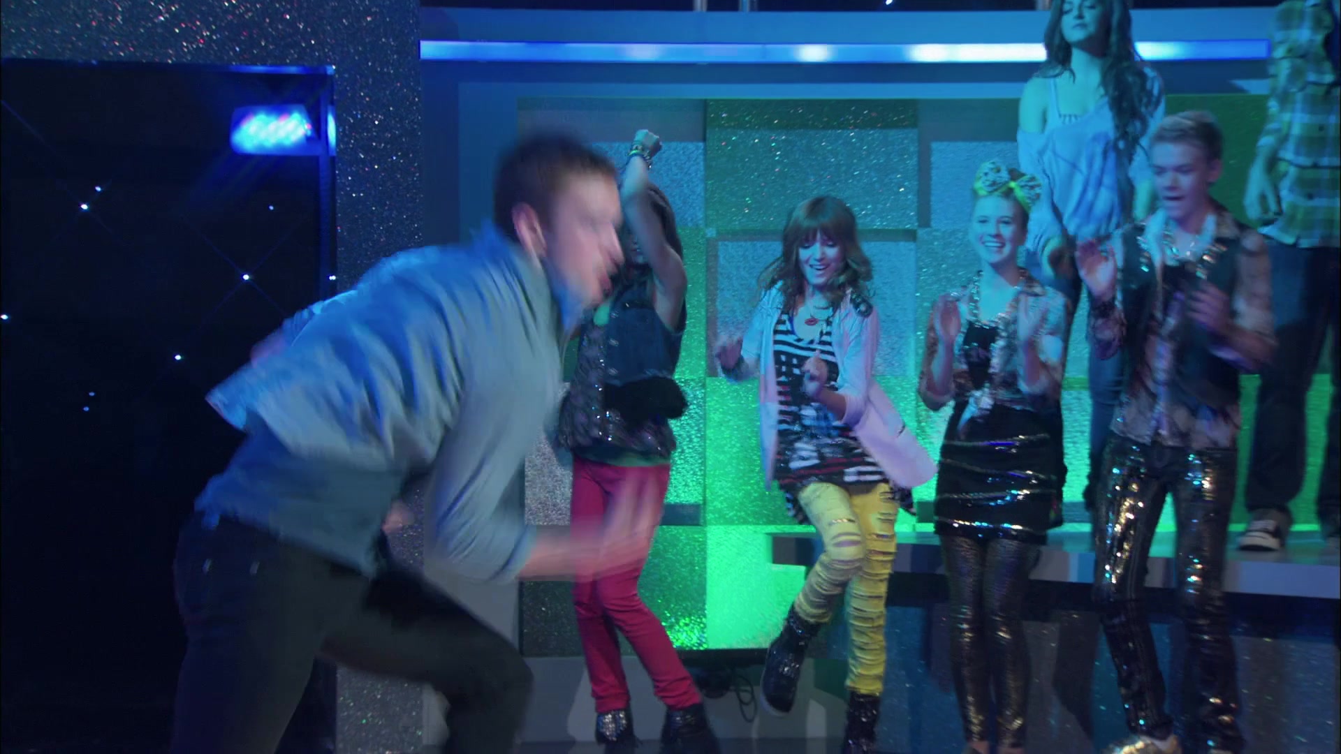 Shake_It_Up_S01E05_1080p_BTD_000246.jpg Shake_It_Up_S01E05_1080p_BTD_000246.jpg