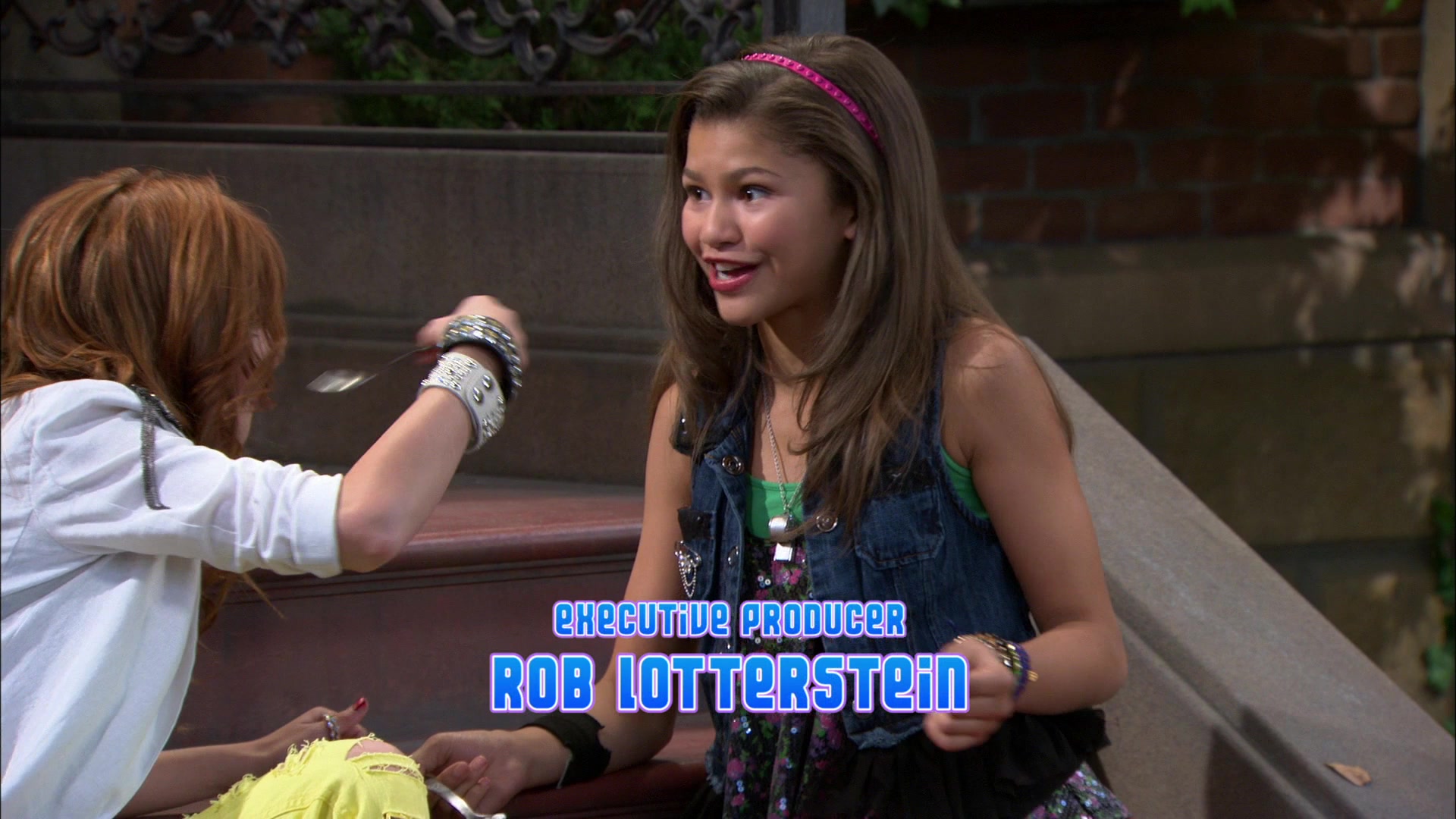 Shake_It_Up_S01E05_1080p_BTD_000457.jpg Shake_It_Up_S01E05_1080p_BTD_000457.jpg