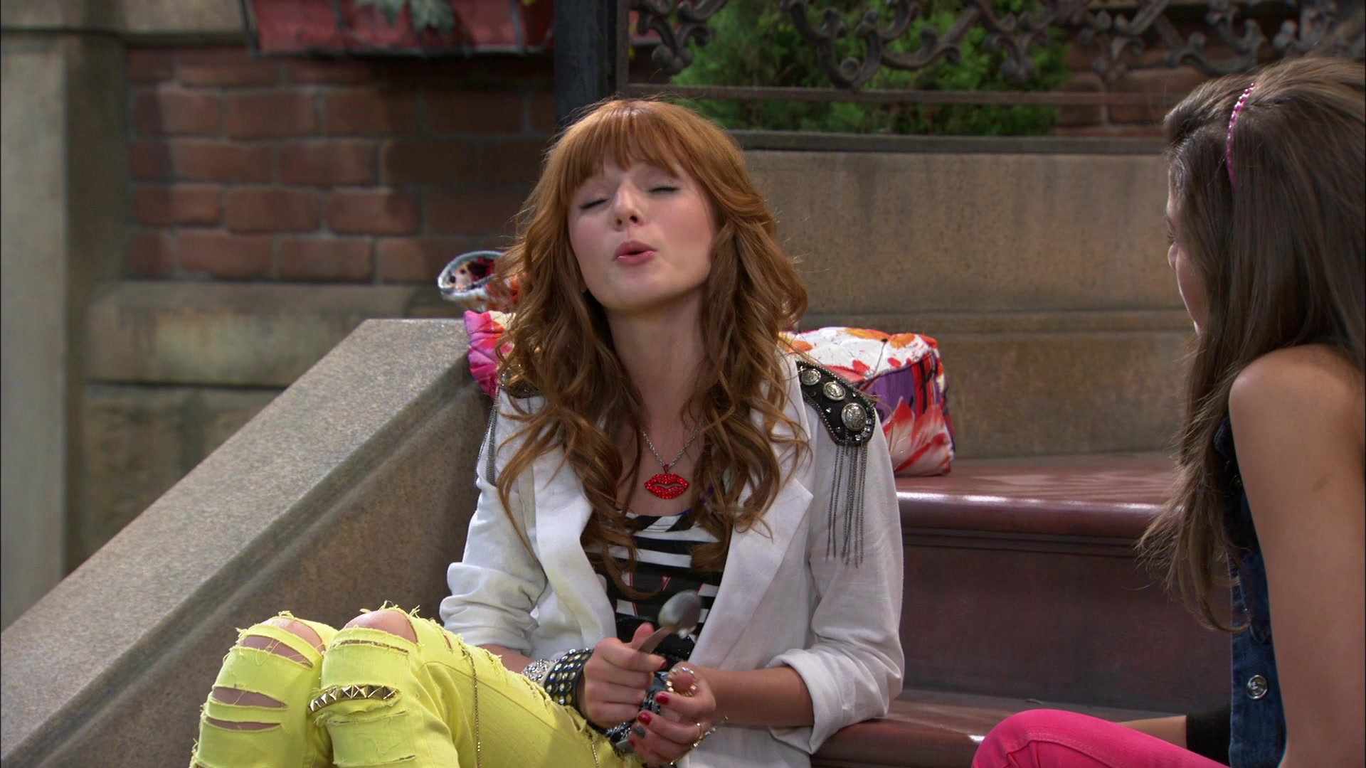 Shake_It_Up_S01E05_1080p_BTD_000525.jpg Shake_It_Up_S01E05_1080p_BTD_000525.jpg
