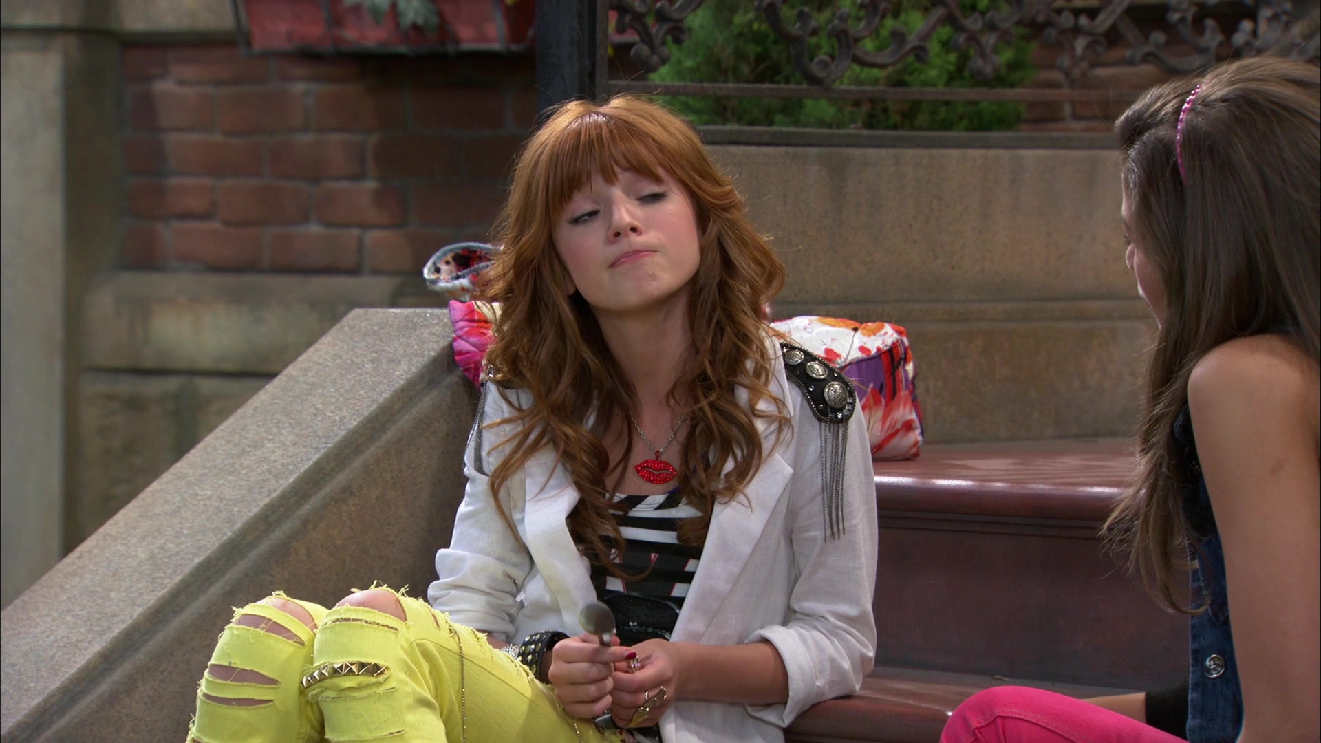 Shake_It_Up_S01E05_1080p_BTD_000527.jpg Shake_It_Up_S01E05_1080p_BTD_000527.jpg