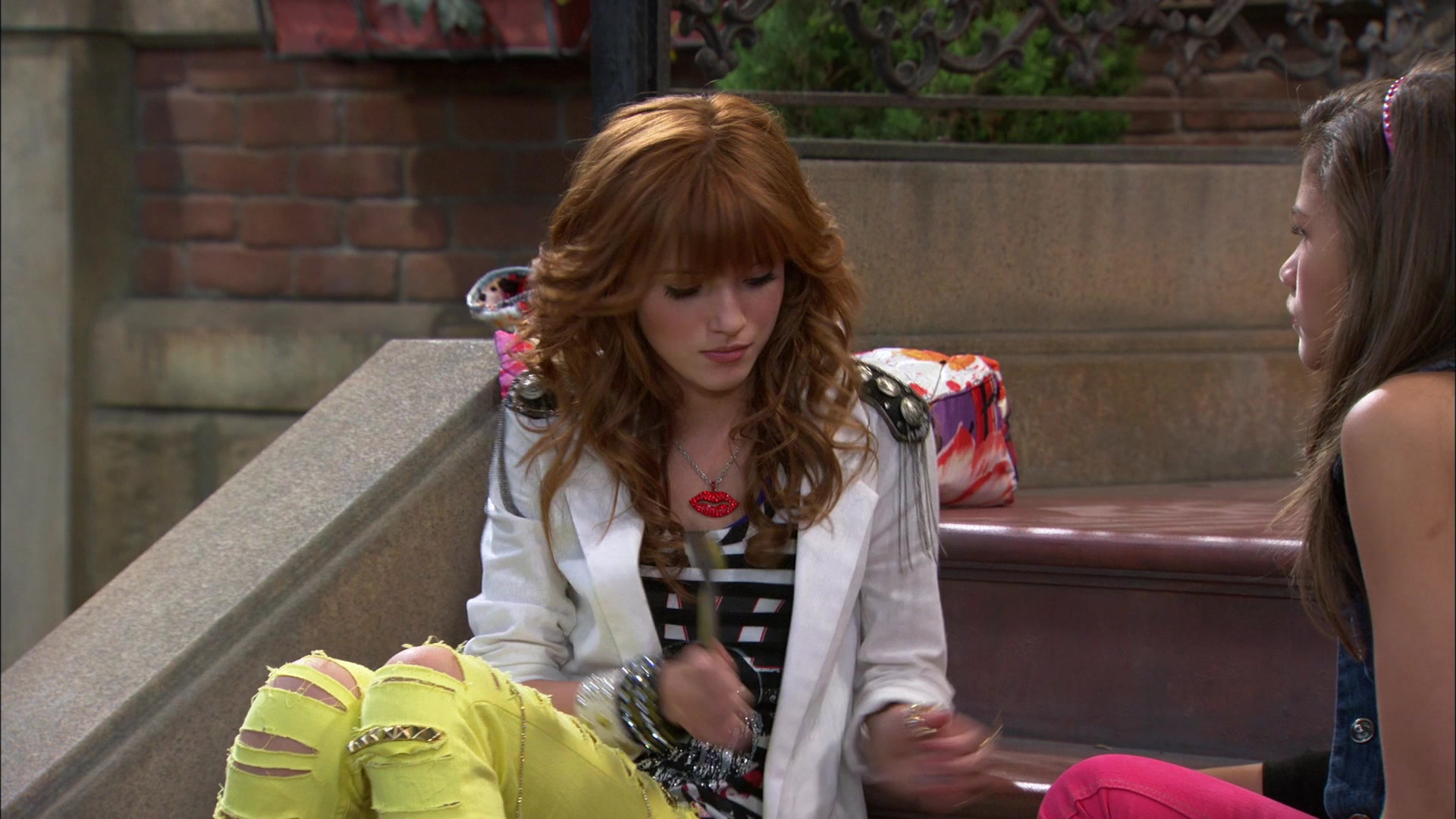 Shake_It_Up_S01E05_1080p_BTD_000535.jpg Shake_It_Up_S01E05_1080p_BTD_000535.jpg