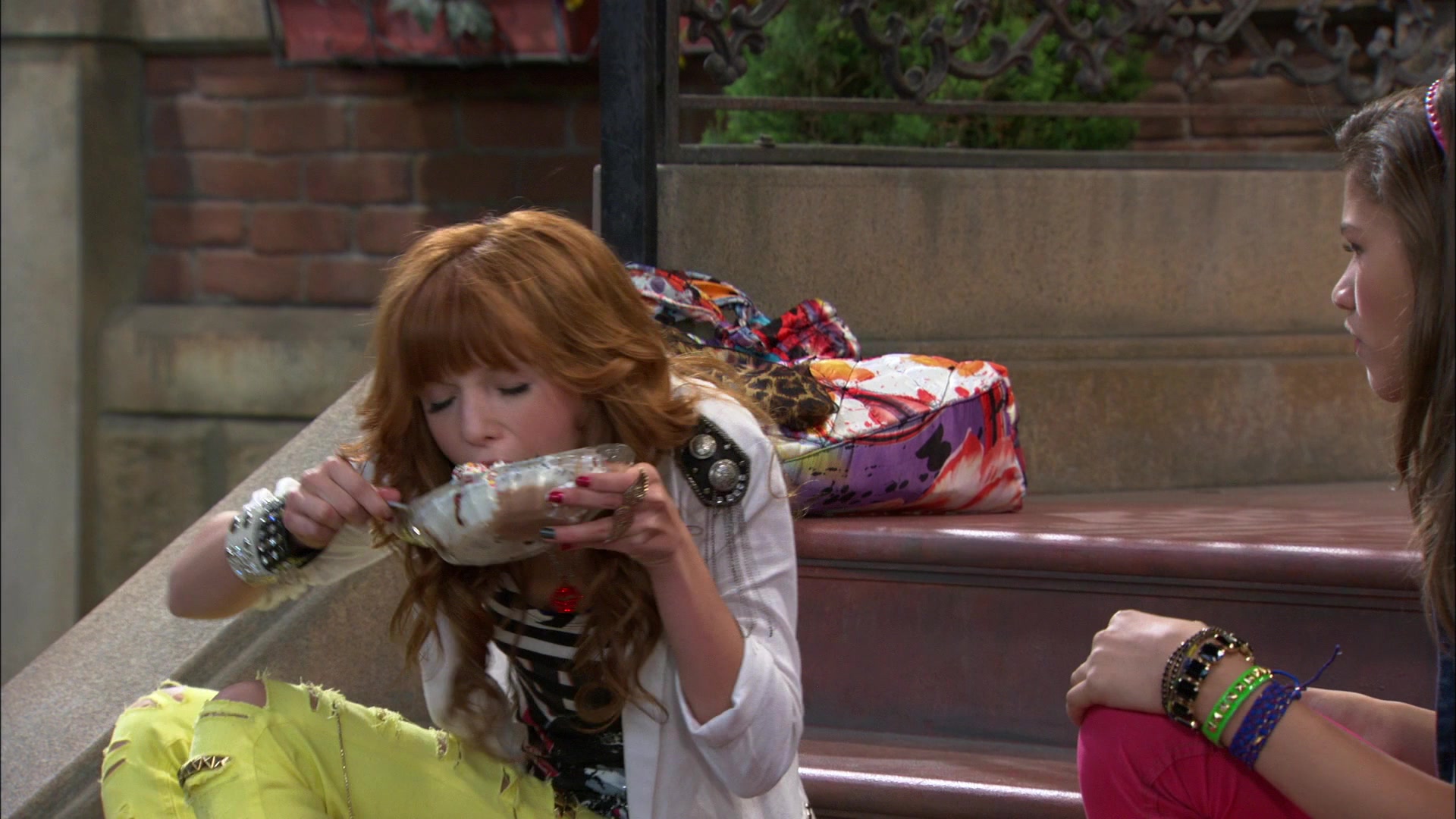 Shake_It_Up_S01E05_1080p_BTD_000546.jpg Shake_It_Up_S01E05_1080p_BTD_000546.jpg