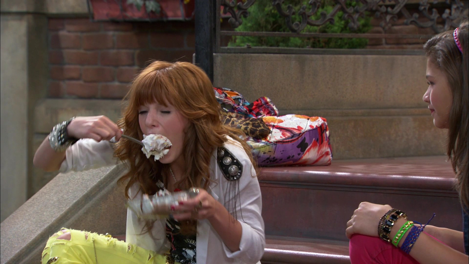 Shake_It_Up_S01E05_1080p_BTD_000547.jpg Shake_It_Up_S01E05_1080p_BTD_000547.jpg