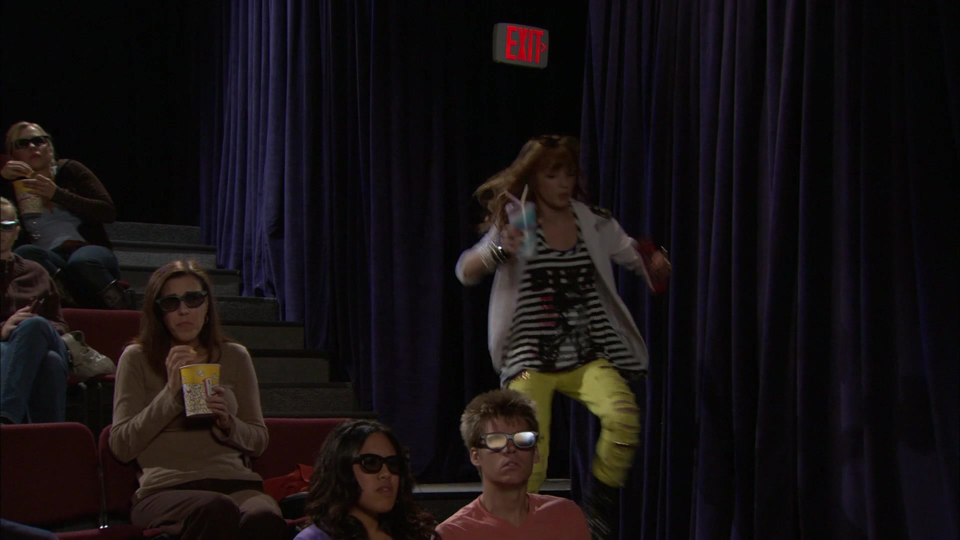 Shake_It_Up_S01E05_1080p_BTD_000924.jpg Shake_It_Up_S01E05_1080p_BTD_000924.jpg