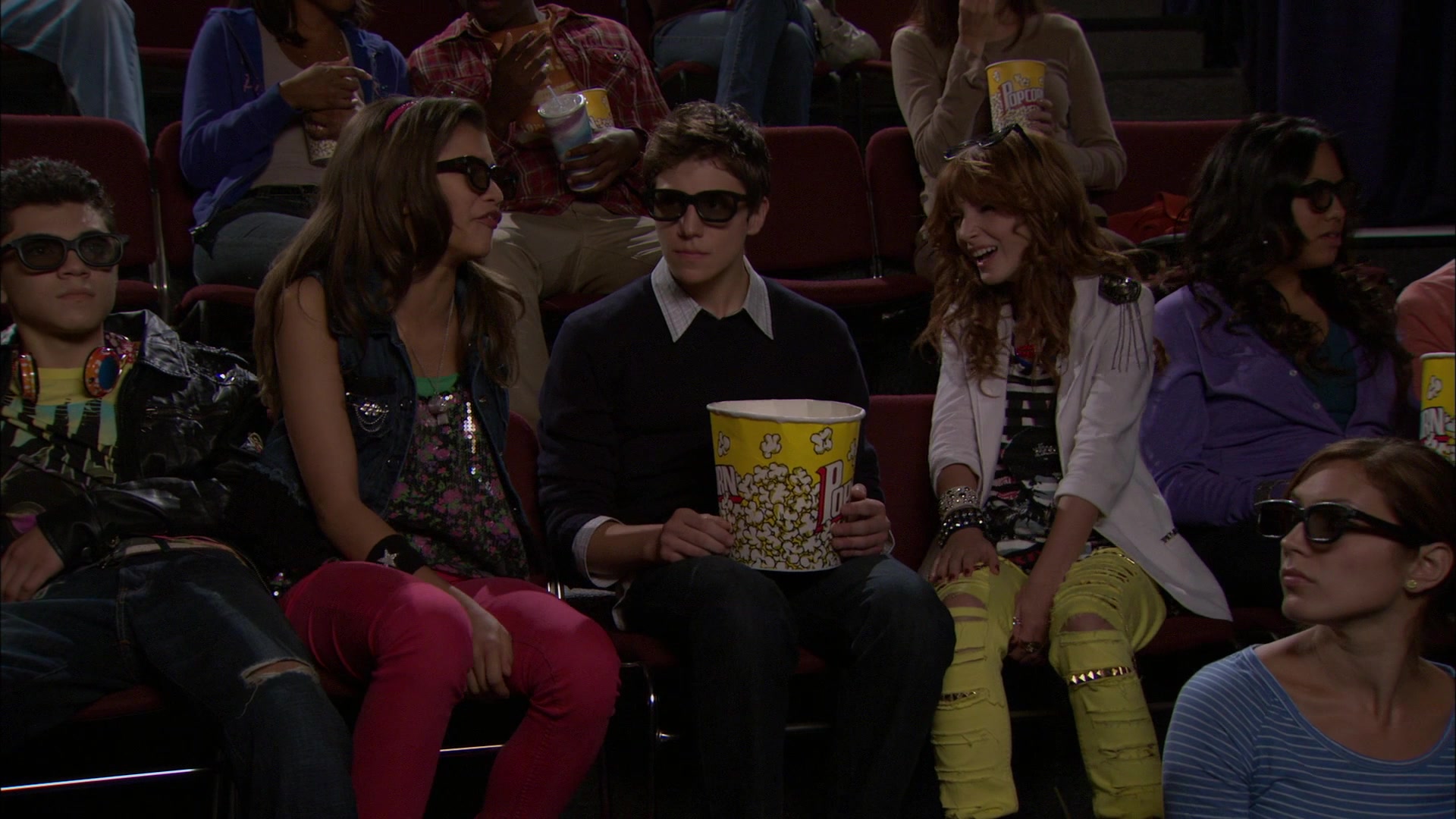 Shake_It_Up_S01E05_1080p_BTD_001075.jpg Shake_It_Up_S01E05_1080p_BTD_001075.jpg