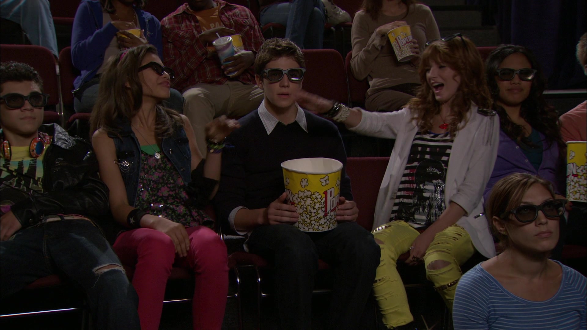 Shake_It_Up_S01E05_1080p_BTD_001096.jpg Shake_It_Up_S01E05_1080p_BTD_001096.jpg