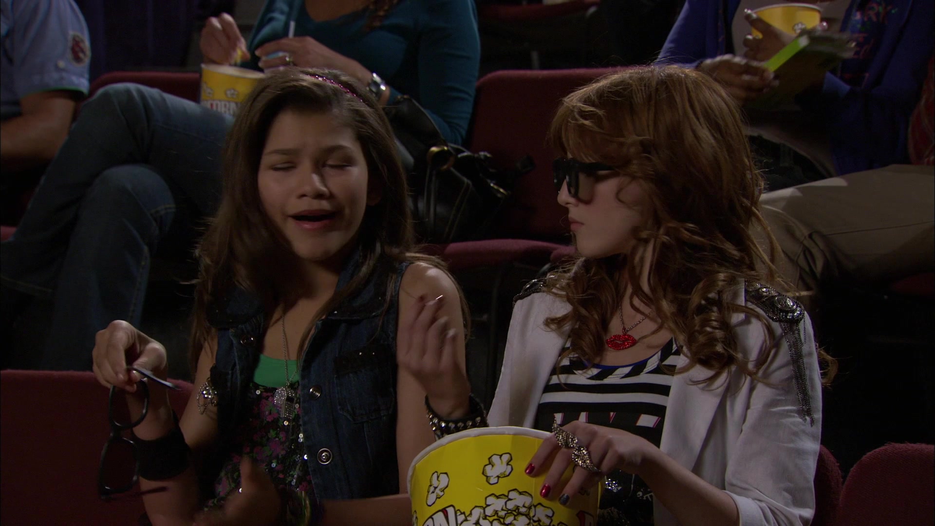 Shake_It_Up_S01E05_1080p_BTD_001158.jpg Shake_It_Up_S01E05_1080p_BTD_001158.jpg