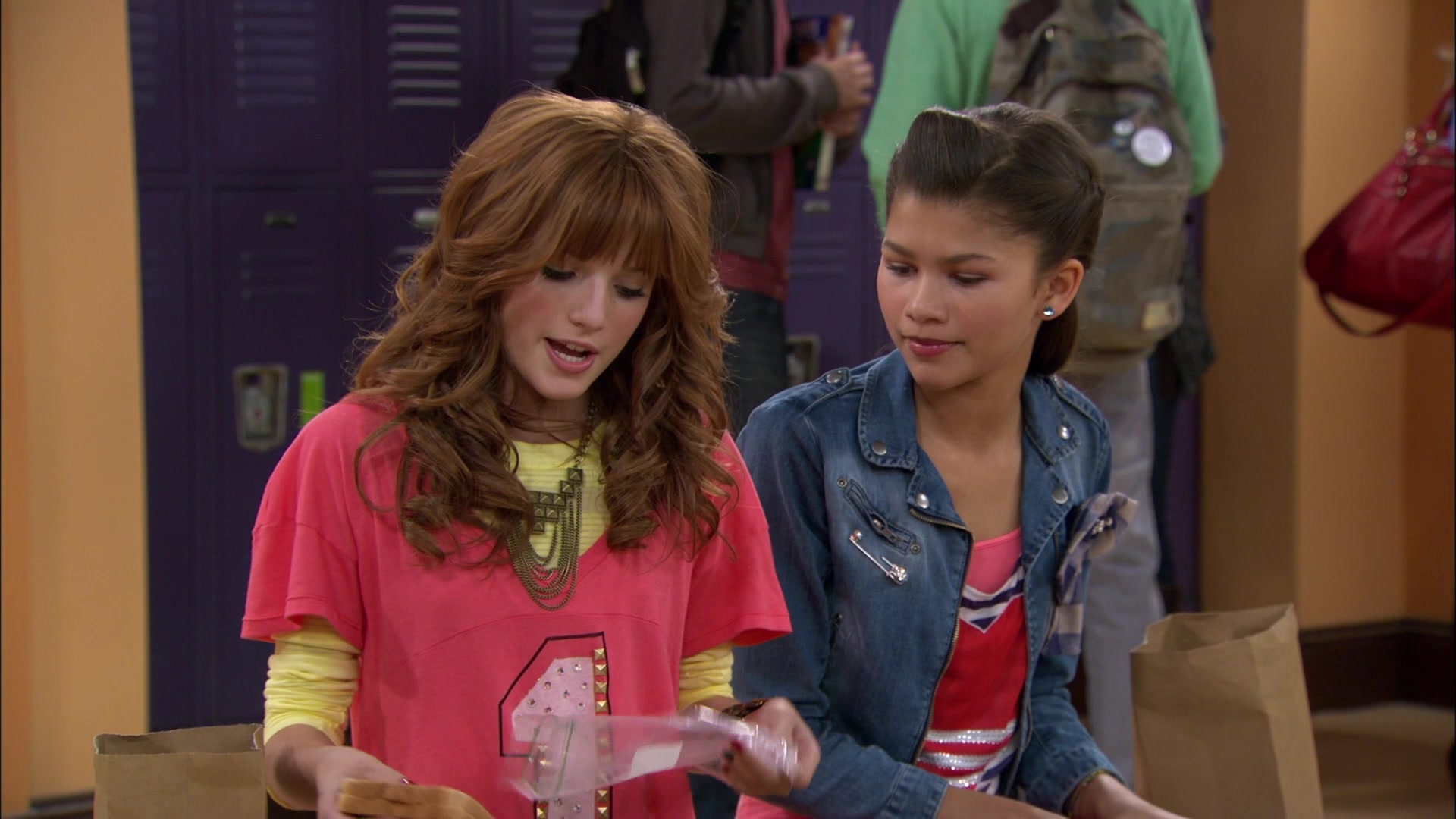 Shake_It_Up_S01E05_1080p_BTD_001240.jpg