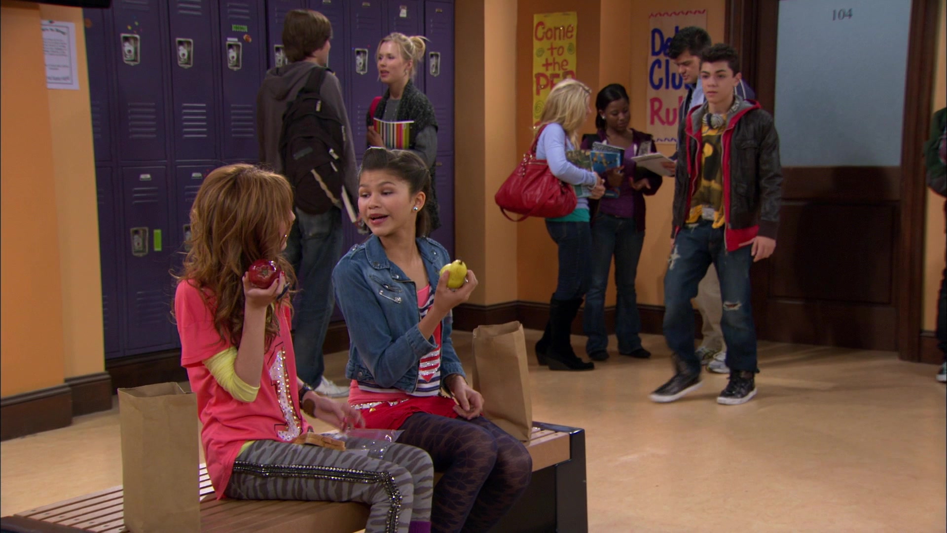 Shake_It_Up_S01E05_1080p_BTD_001288.jpg