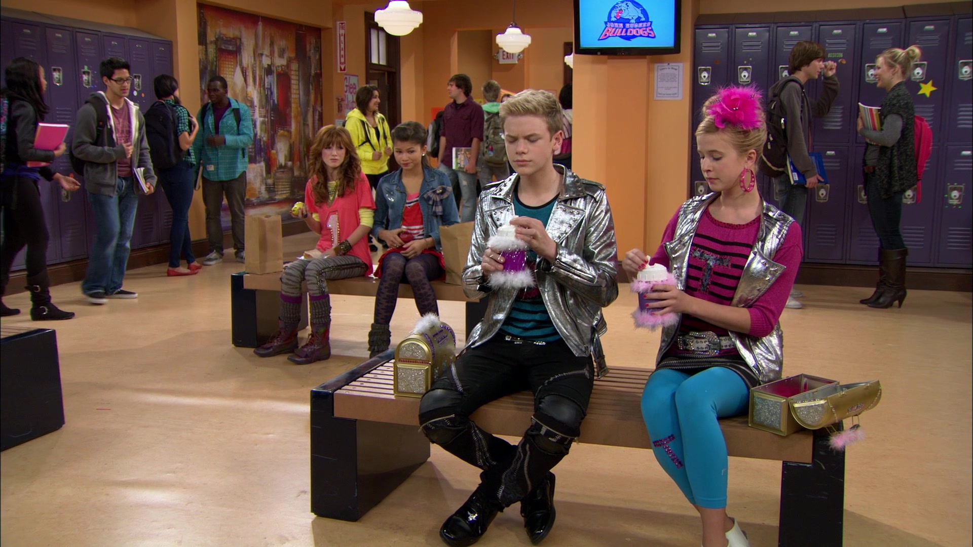 Shake_It_Up_S01E05_1080p_BTD_001366.jpg Shake_It_Up_S01E05_1080p_BTD_001366.jpg