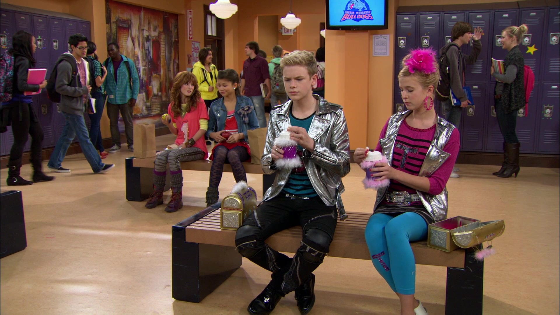 Shake_It_Up_S01E05_1080p_BTD_001367.jpg Shake_It_Up_S01E05_1080p_BTD_001367.jpg