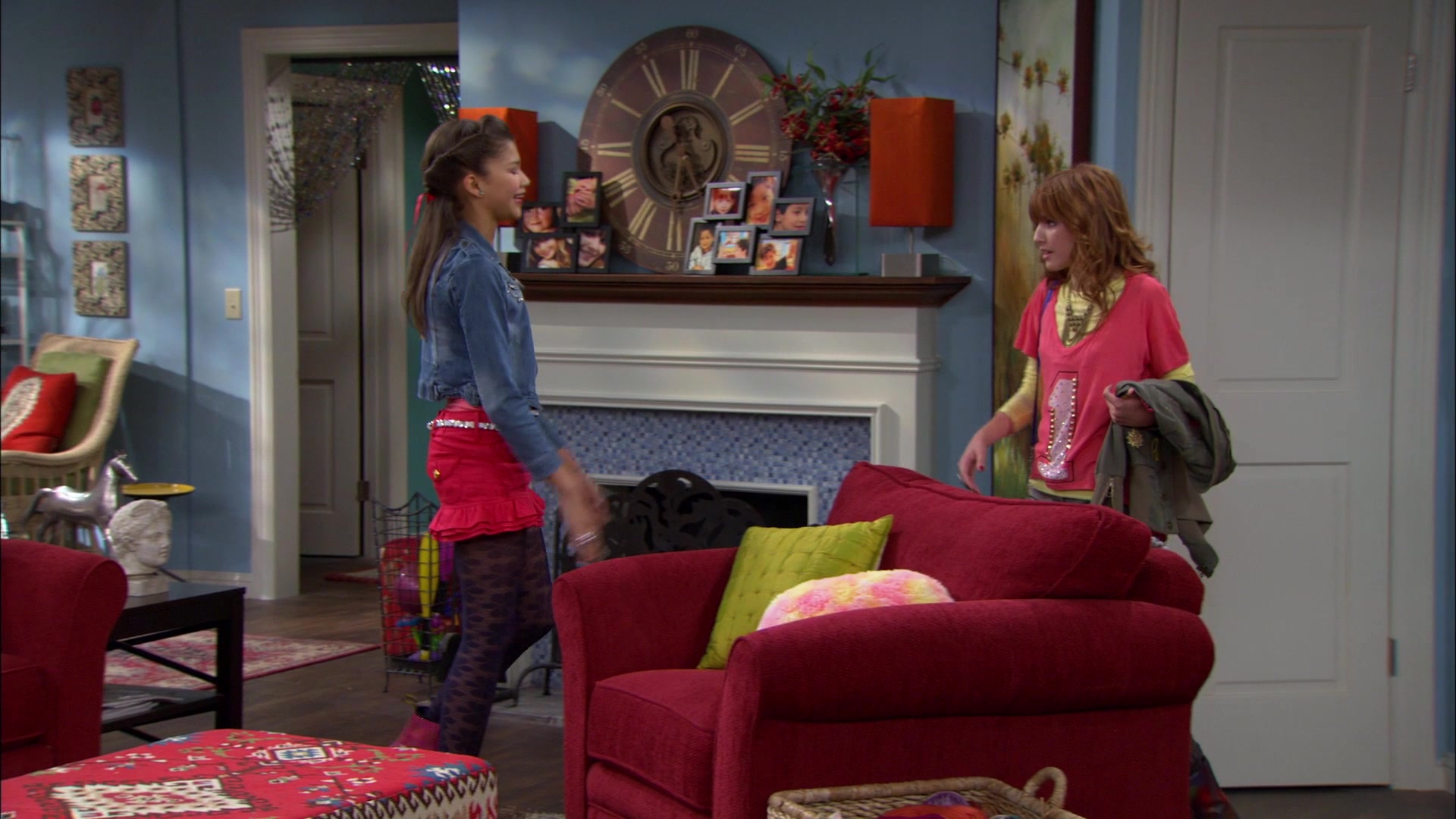 Shake_It_Up_S01E05_1080p_BTD_001768.jpg