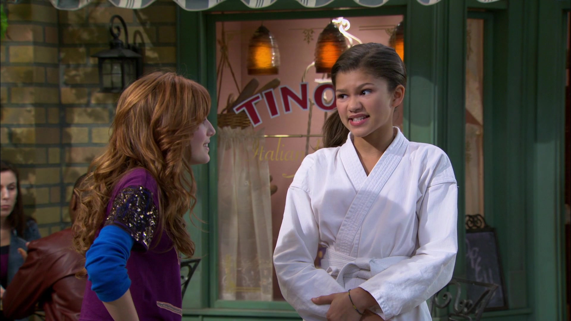 Shake_It_Up_S01E05_1080p_BTD_002082.jpg Shake_It_Up_S01E05_1080p_BTD_002082.jpg