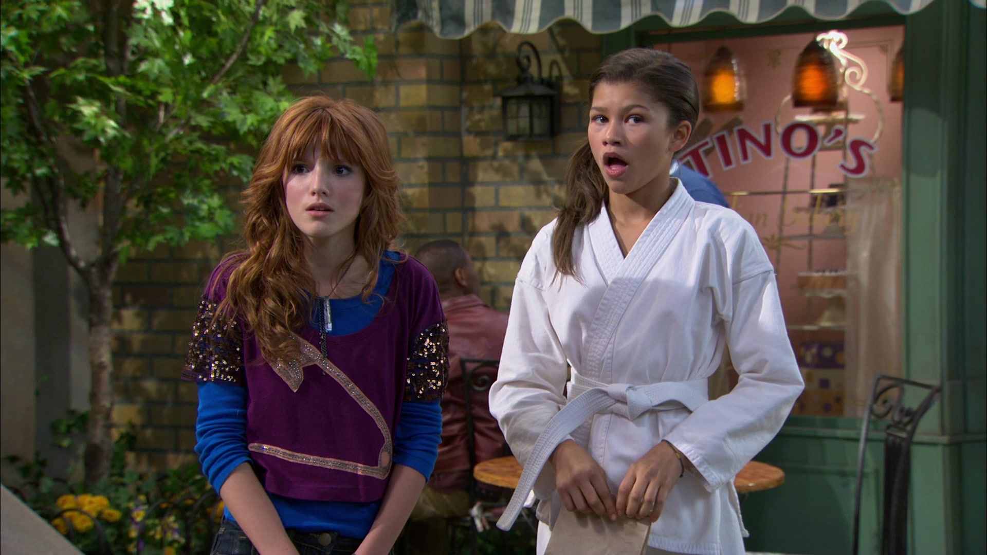 Shake_It_Up_S01E05_1080p_BTD_002155.jpg Shake_It_Up_S01E05_1080p_BTD_002155.jpg